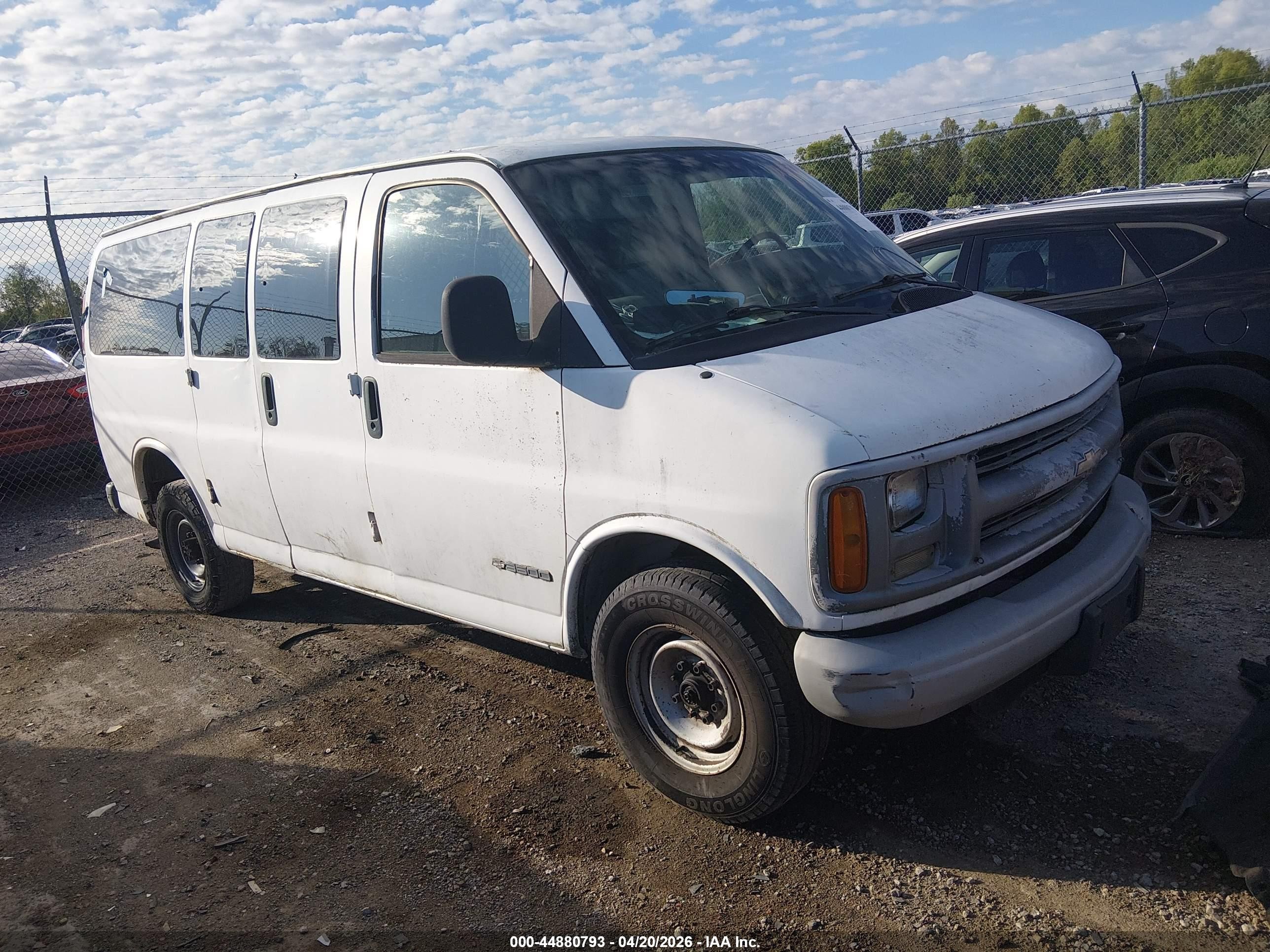 2001 Chevrolet Express, VIN 1GNHG35F011212770 — Normal wear