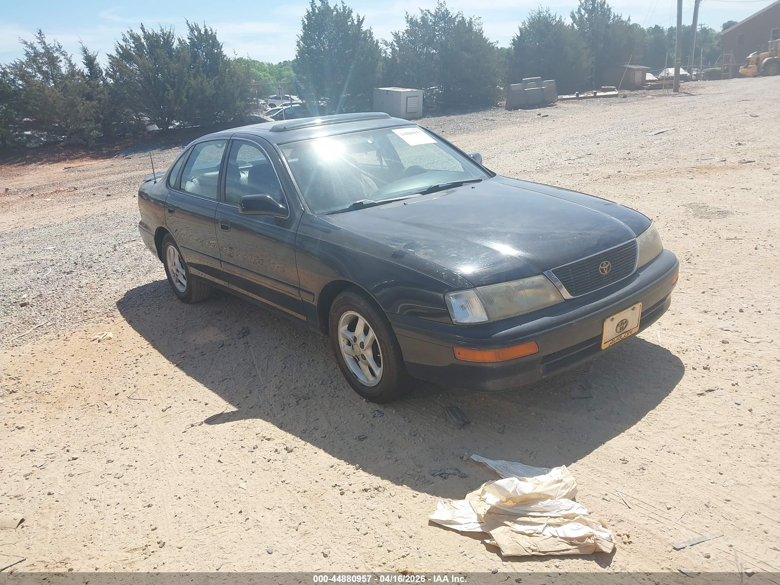 1996 Toyota Avalon XL, VIN 4T1BF12B1TU116490 — Normal wear