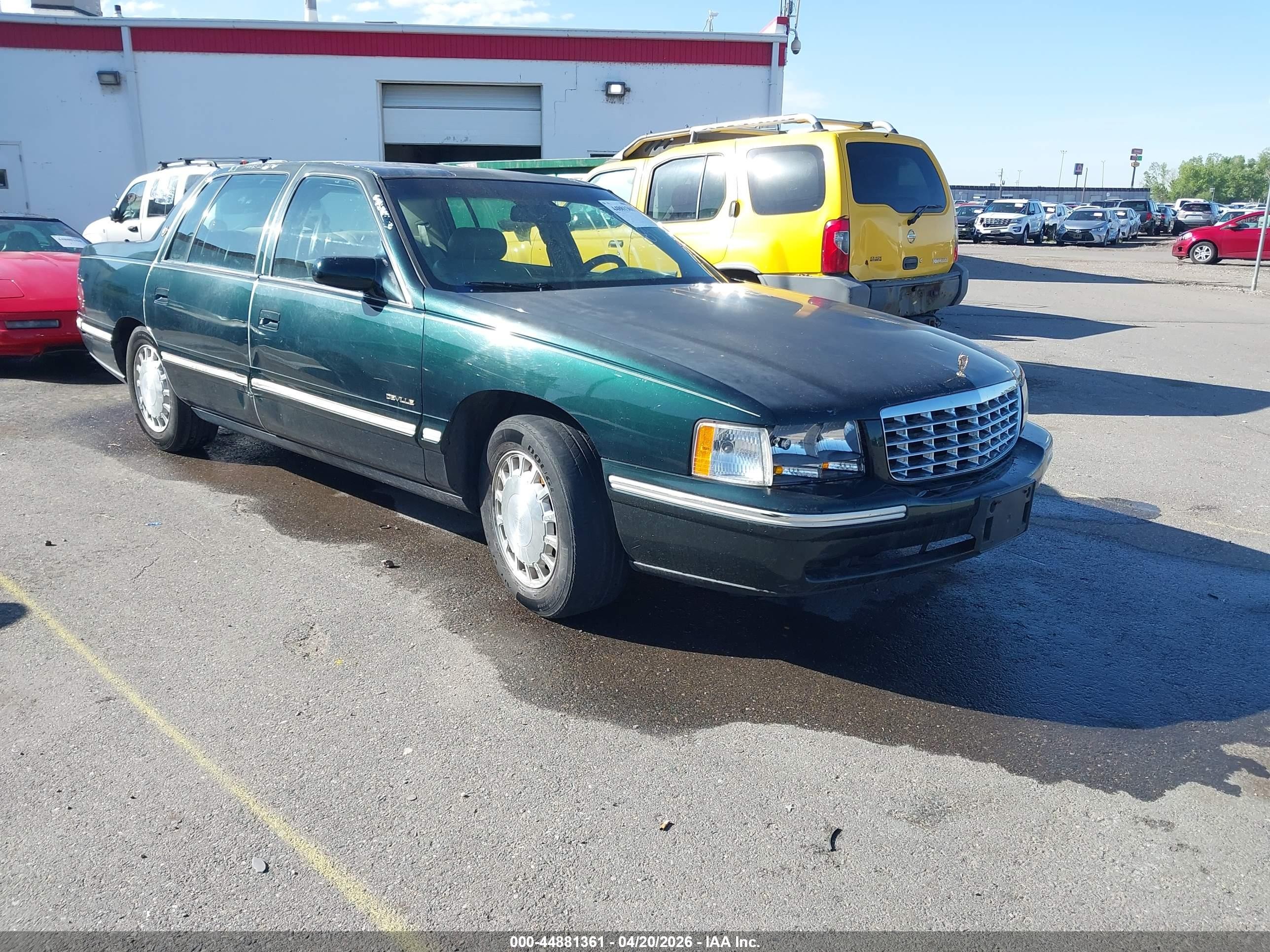 1997 Cadillac DeVille, VIN 1G6KD54Y4VU289798 — Бок