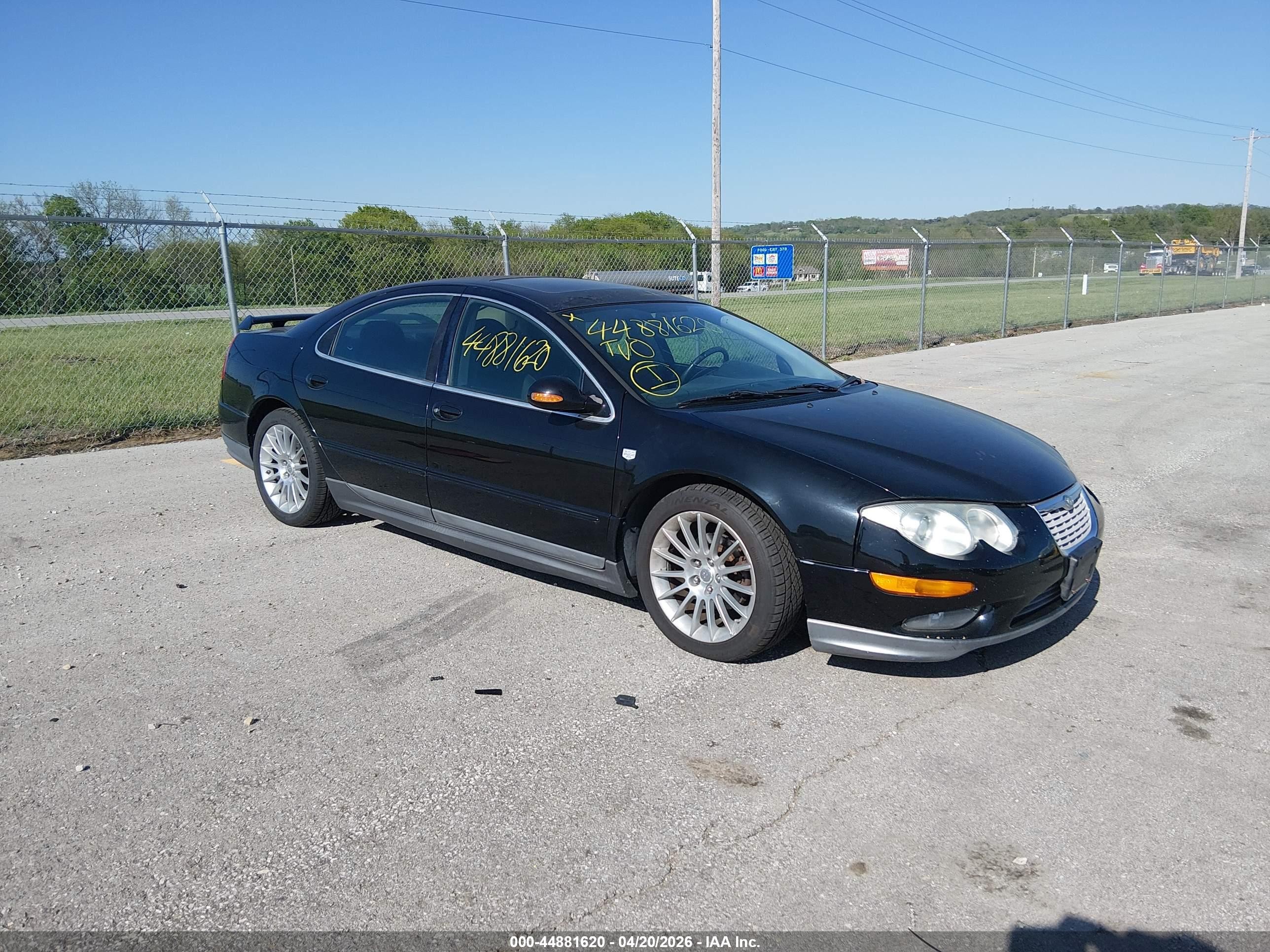 2002 Chrysler 300M M, VIN 2C3AE76K02H220877 — Перед