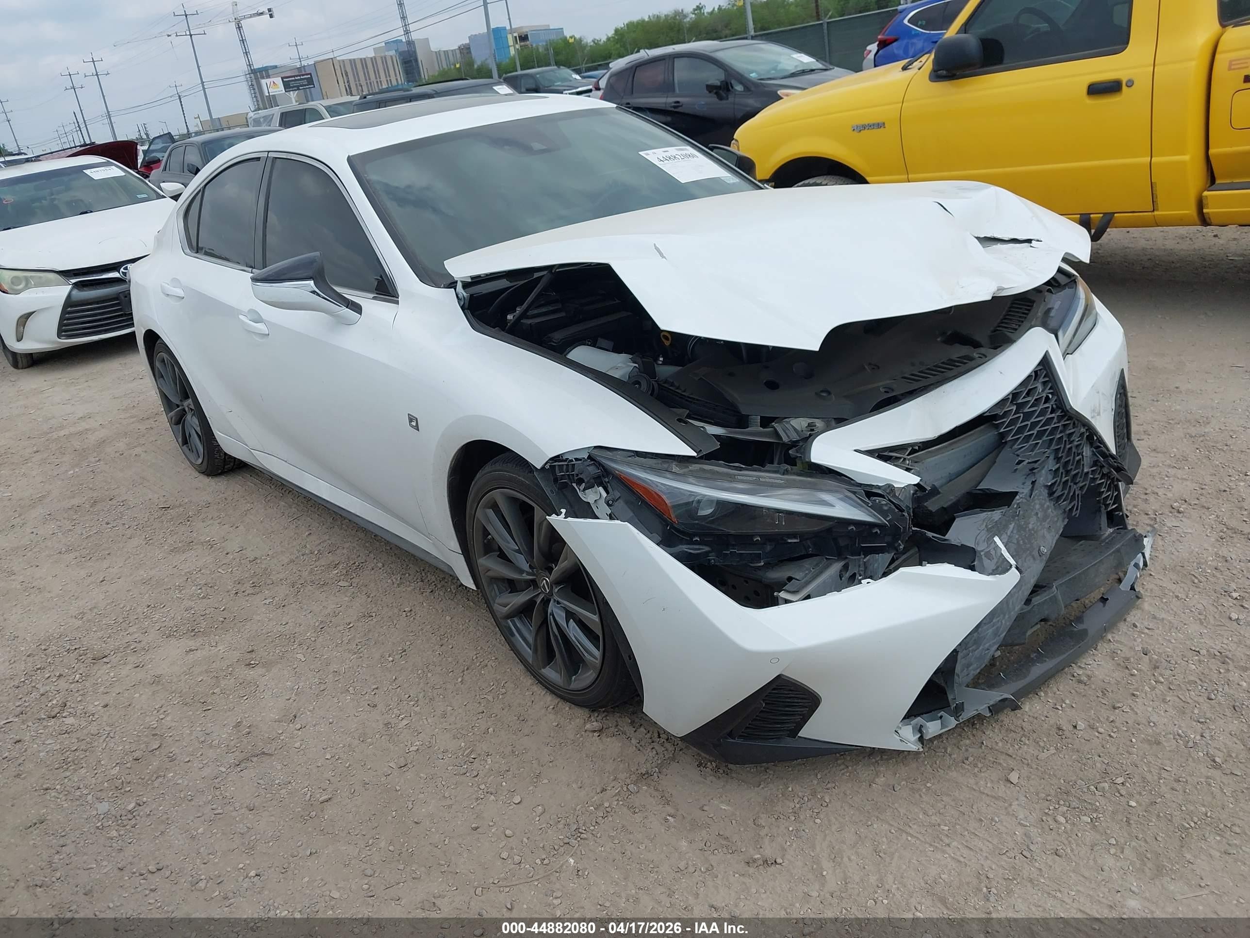 2021 Lexus IS 350 F Sport, VIN JTHGZ1B22M5043691 — Перед
