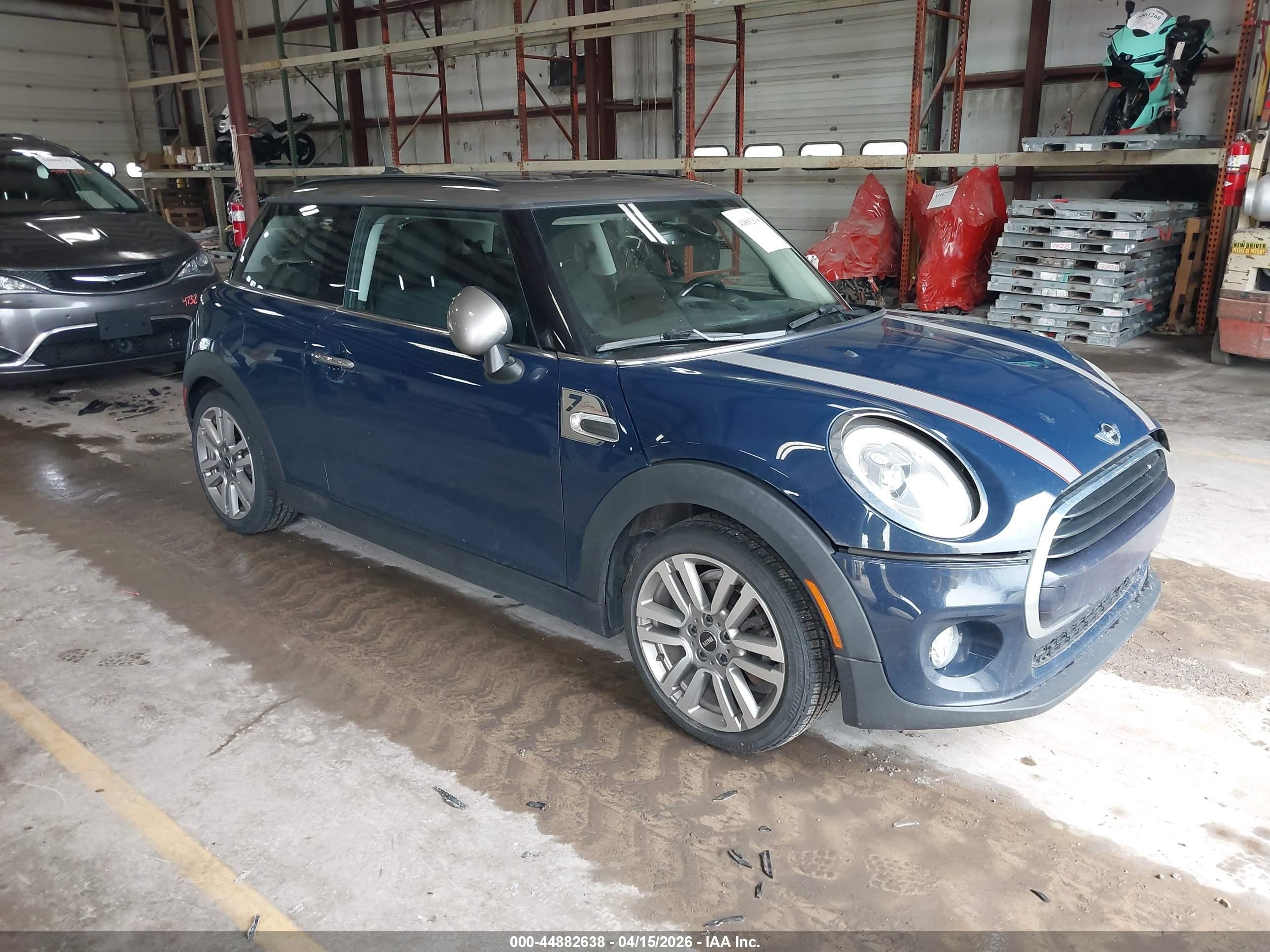 2017 MINI Hardtop Cooper, VIN WMWXP5C32H2F61166 — Side