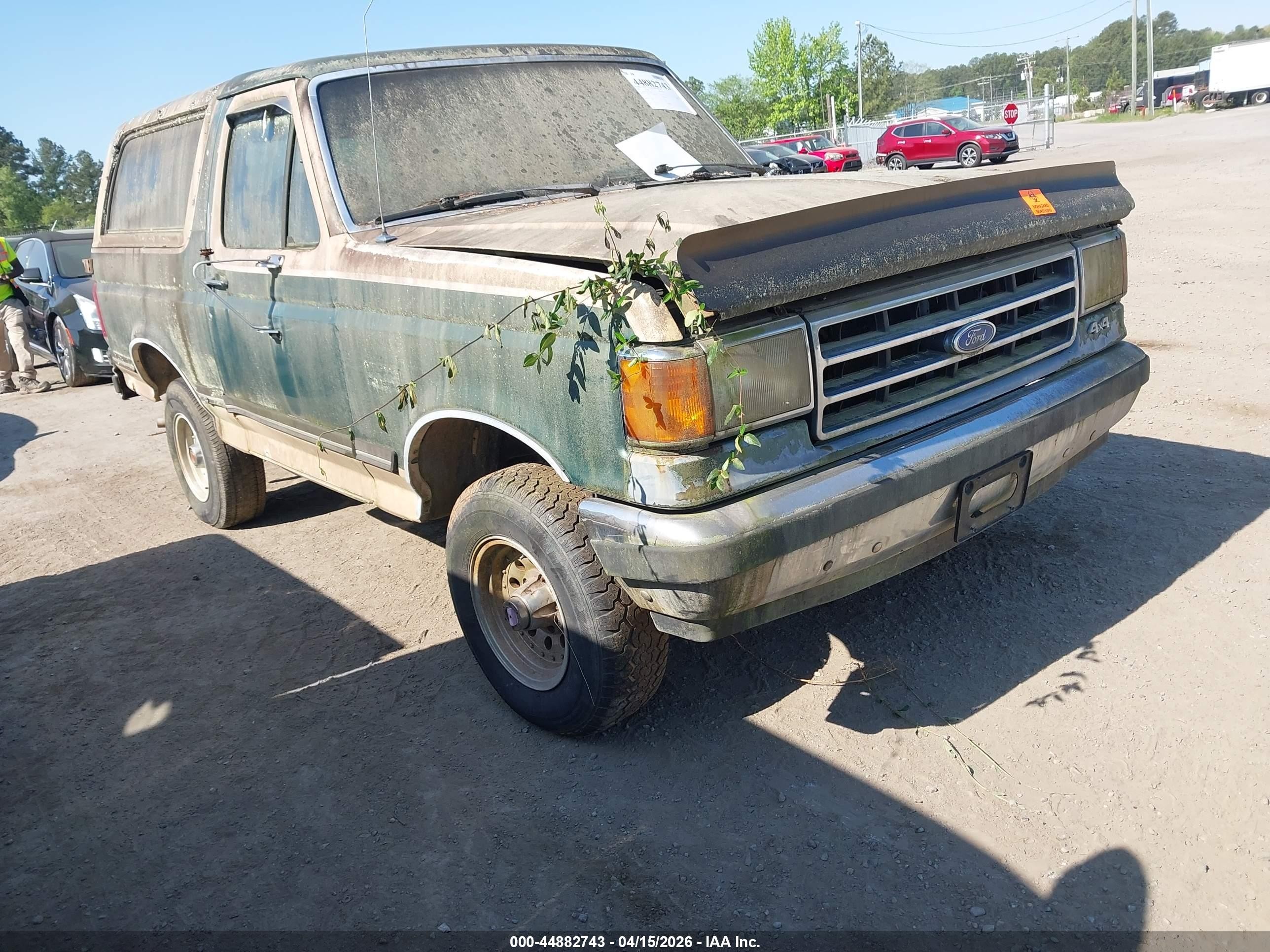 1990 Ford Bronco Custom, VIN 1FMEU15H8LLB30993 — Front end