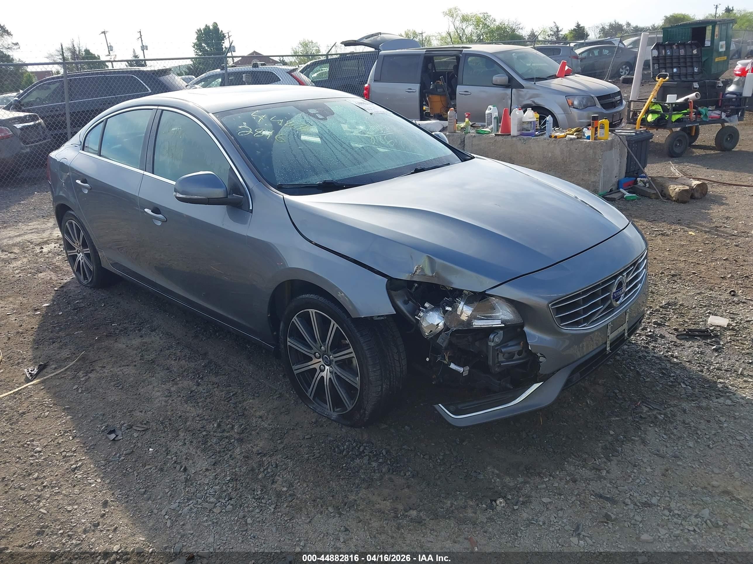 2016 Volvo S60 T5 Drive-E Premier, VIN LYV402FK1GB097082 — Front end