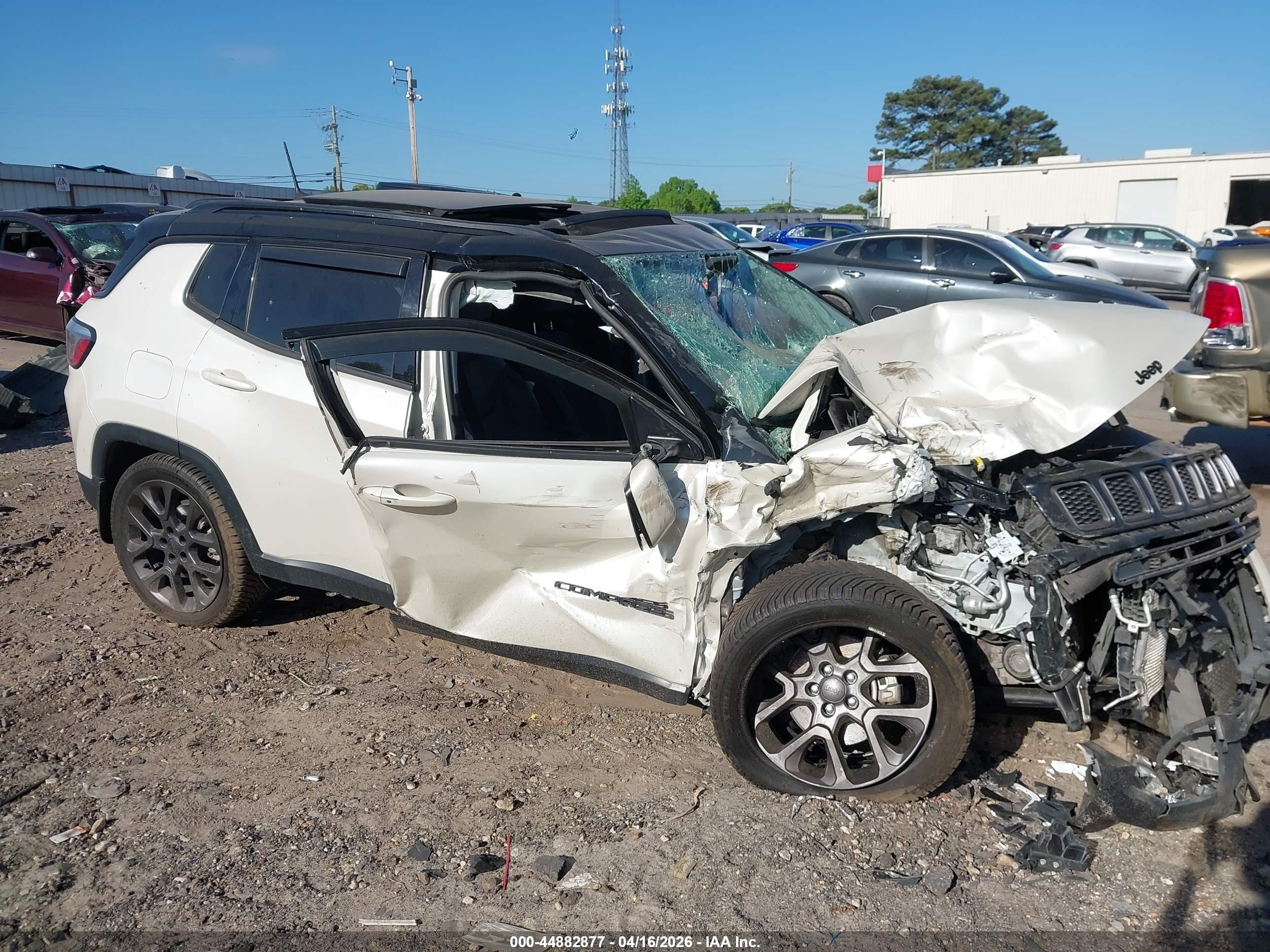 2019 Jeep Compass Limited, VIN 3C4NJDCB3KT812034 — Перед