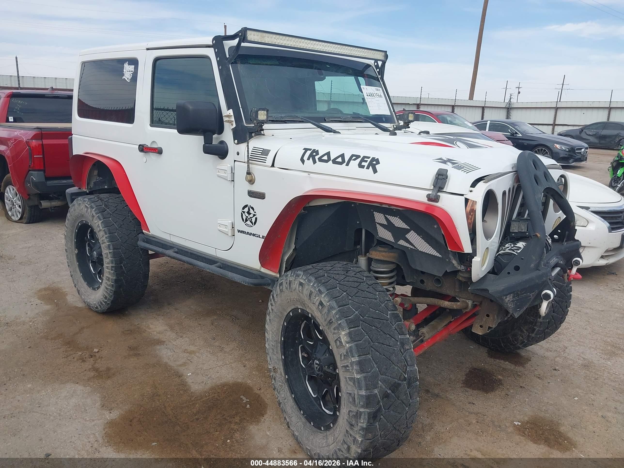 2016 Jeep Wrangler 75th Anniversary, VIN 1C4GJWBG6GL236590 — Перед