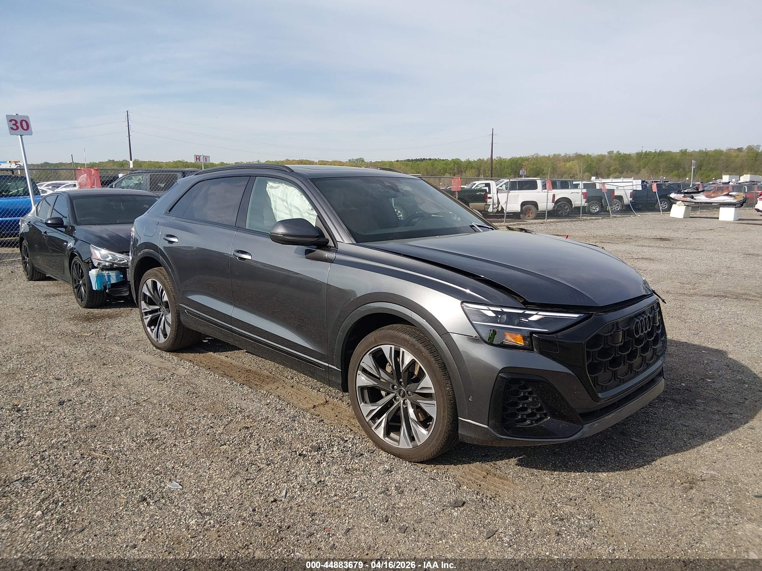 2024 Audi Q8 Premium Plus, VIN WA1EVBF10RD007338 — Перед