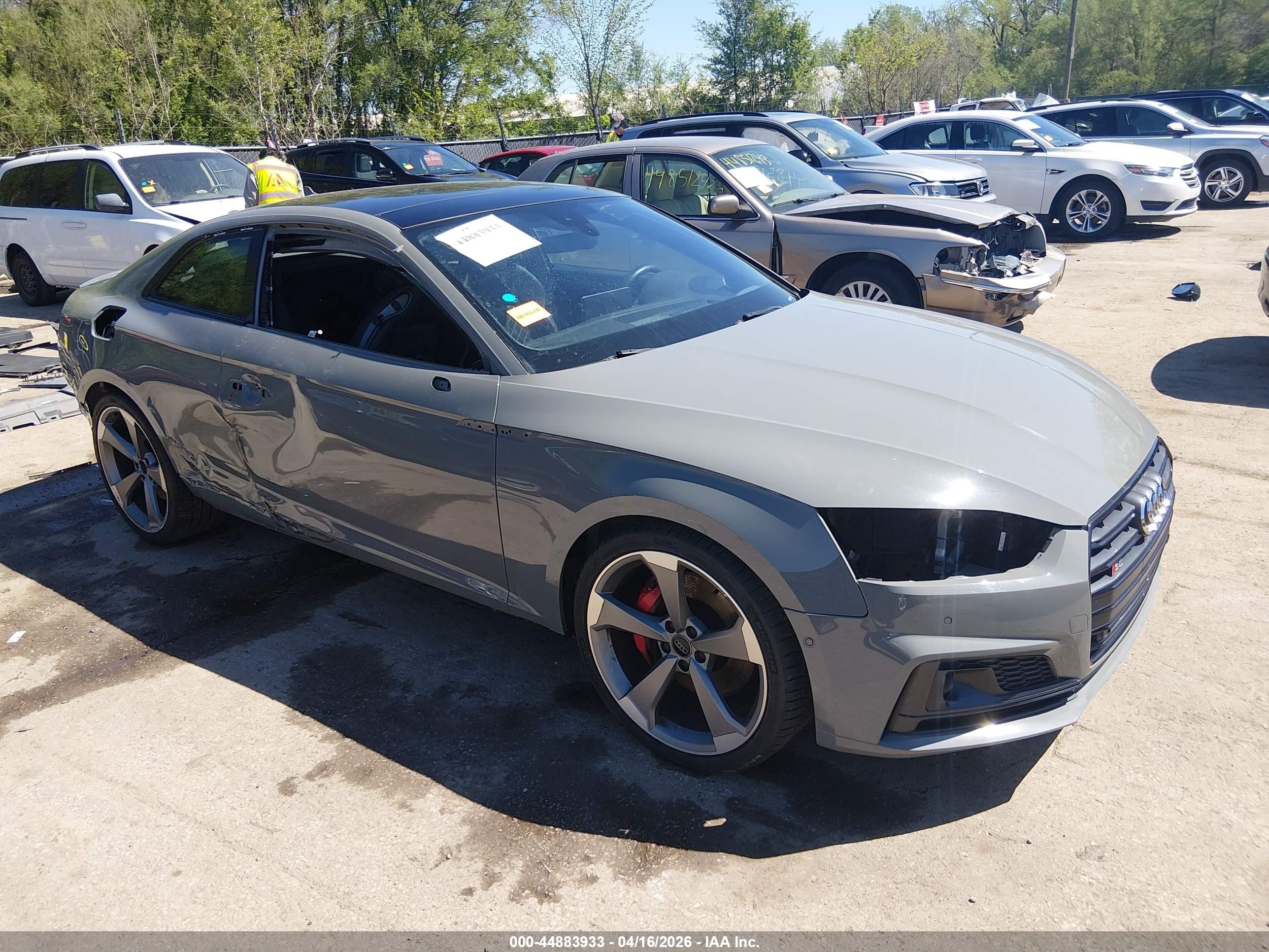 2019 Audi S5 Prestige, VIN WAUR4AF50KA067812 — Бок