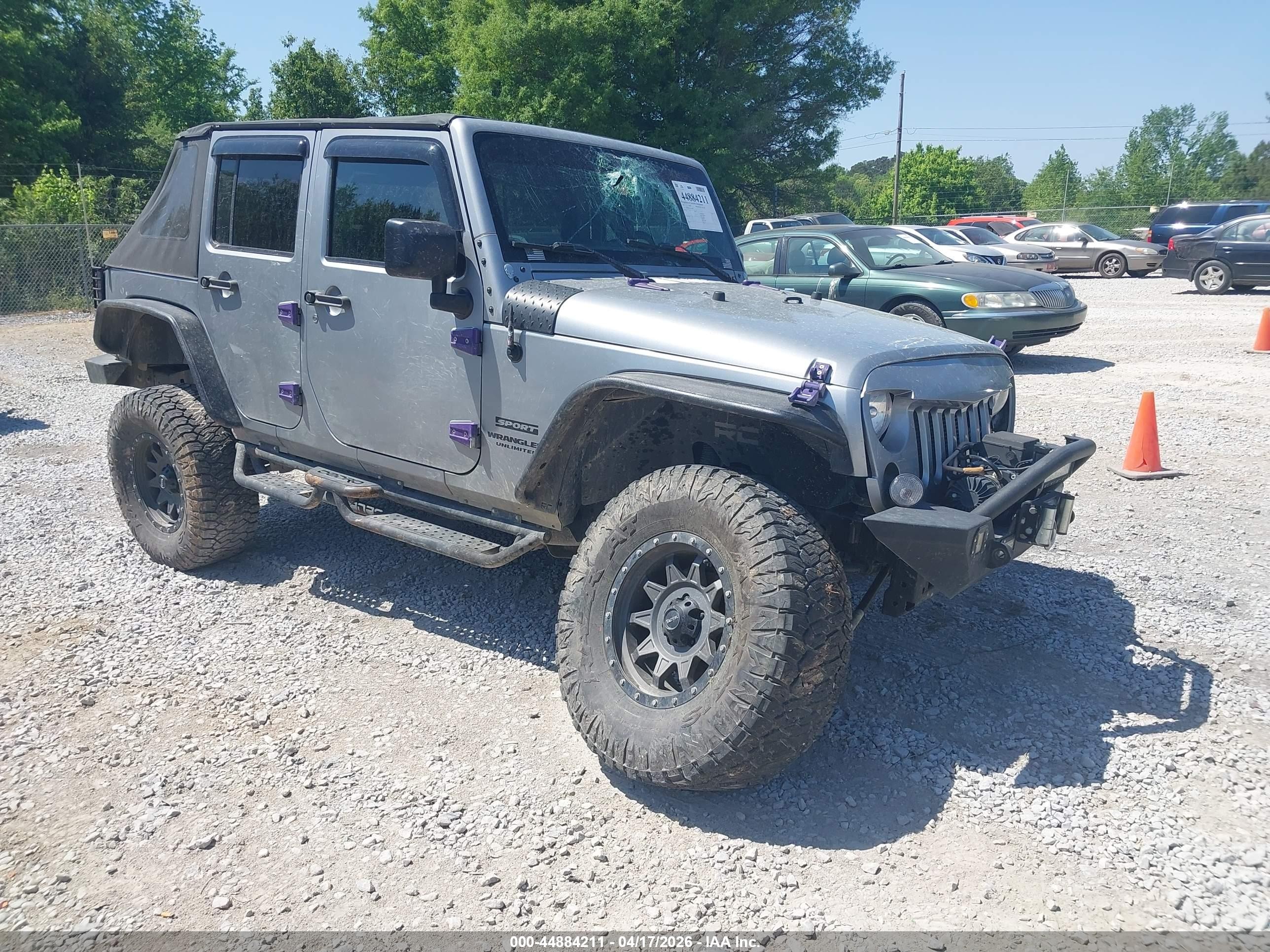 2017 Jeep Wrangler Unlimited Sport, VIN 1C4BJWDG4HL539425 — Front end