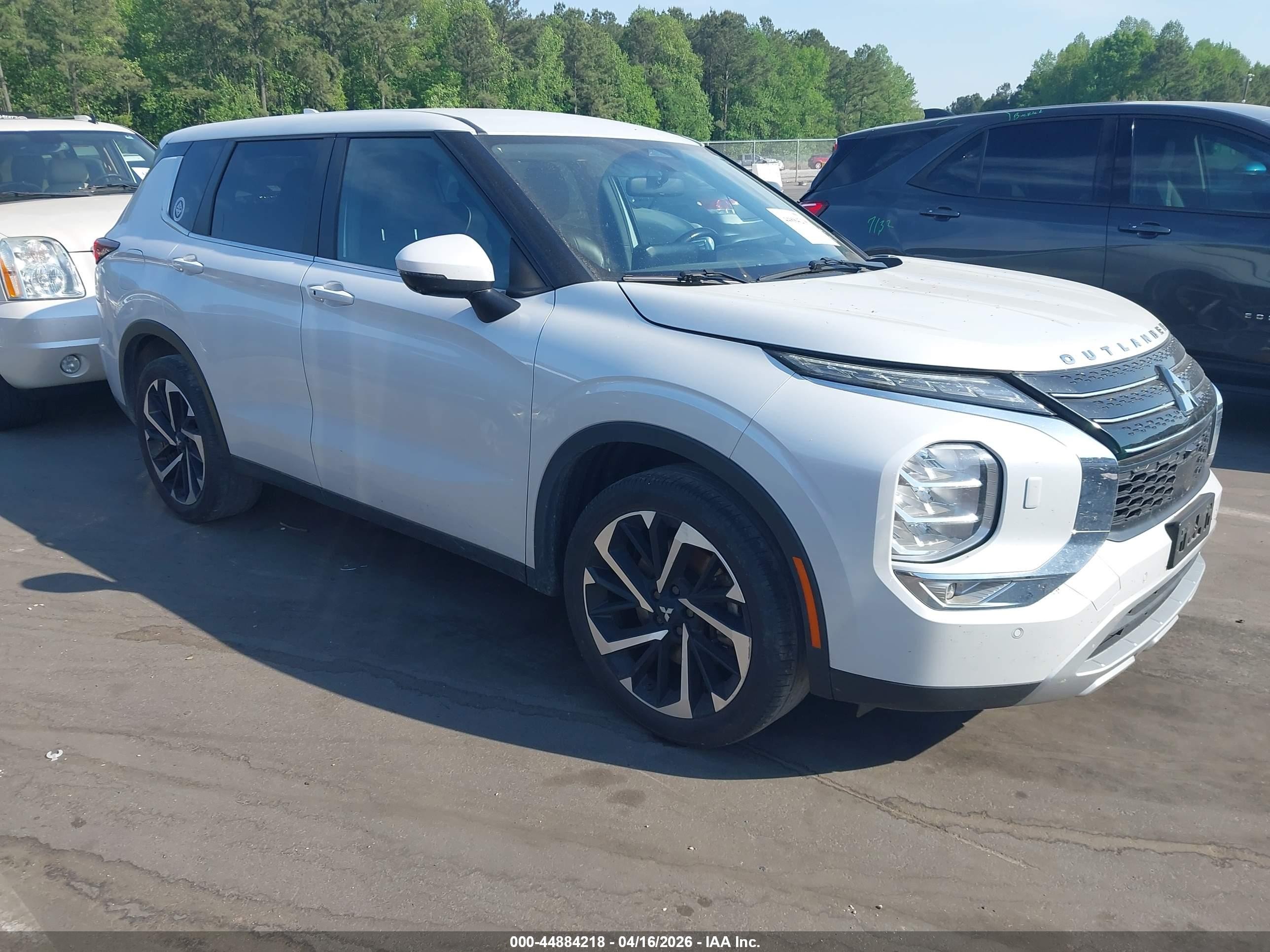 2023 Mitsubishi Outlander SE, VIN JA4J4UA86PZ059302 — Undercarriage