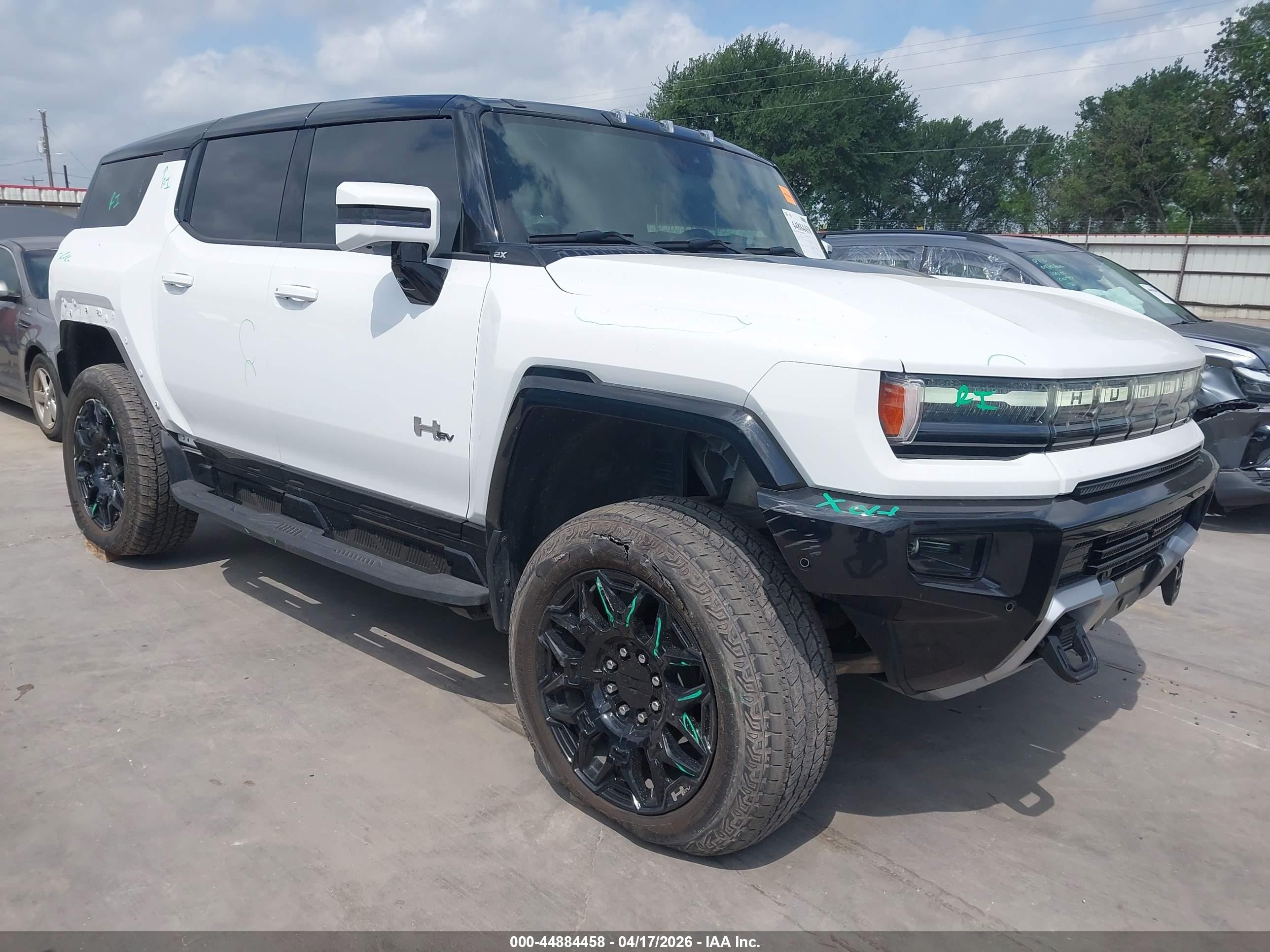 2024 GMC Hummer EV 2X, VIN 1GKB0NDE9RU104380 — Undercarriage