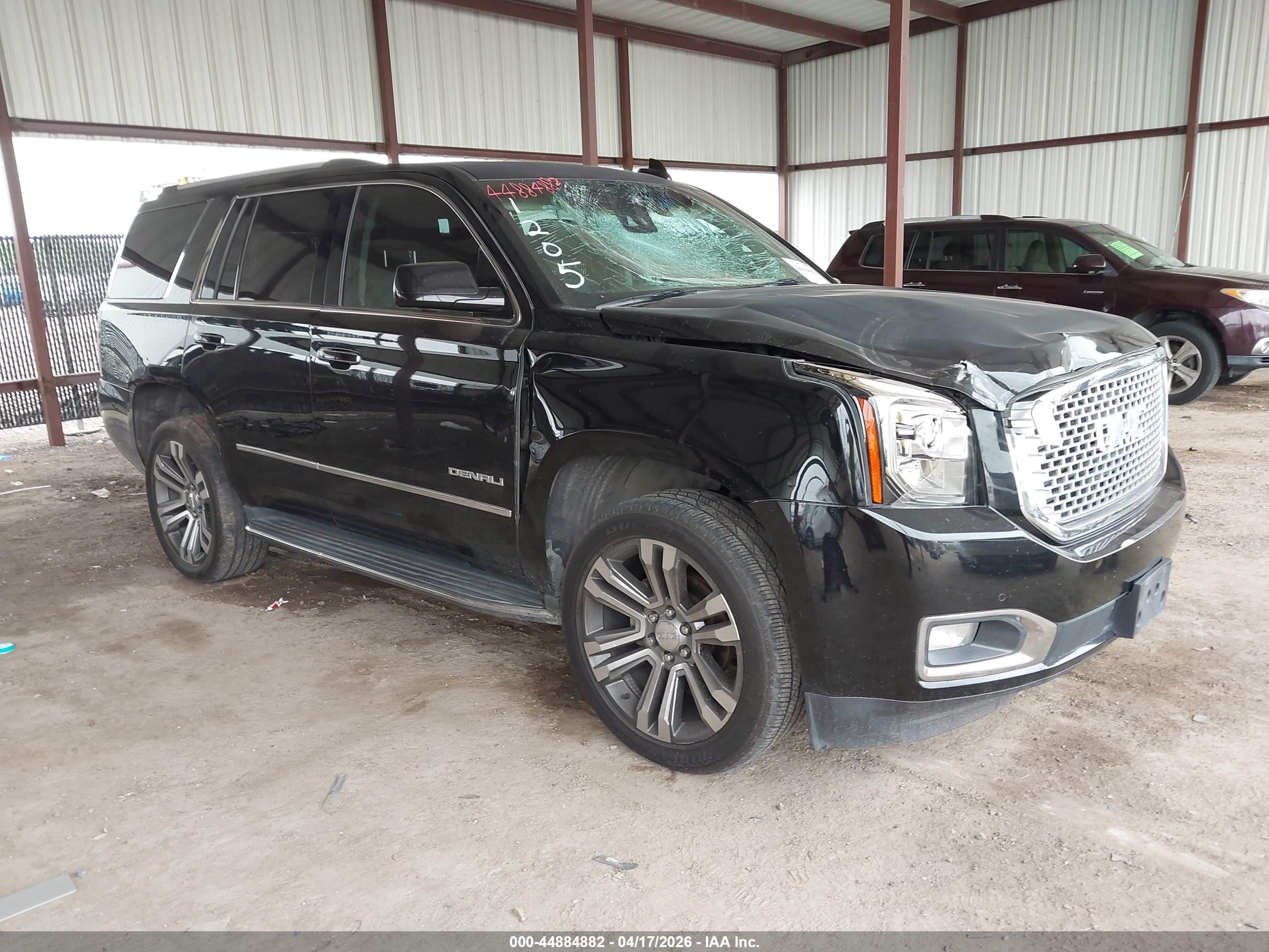 2017 GMC Yukon Denali, VIN 1GKS1CKJ8HR231205 — Front end