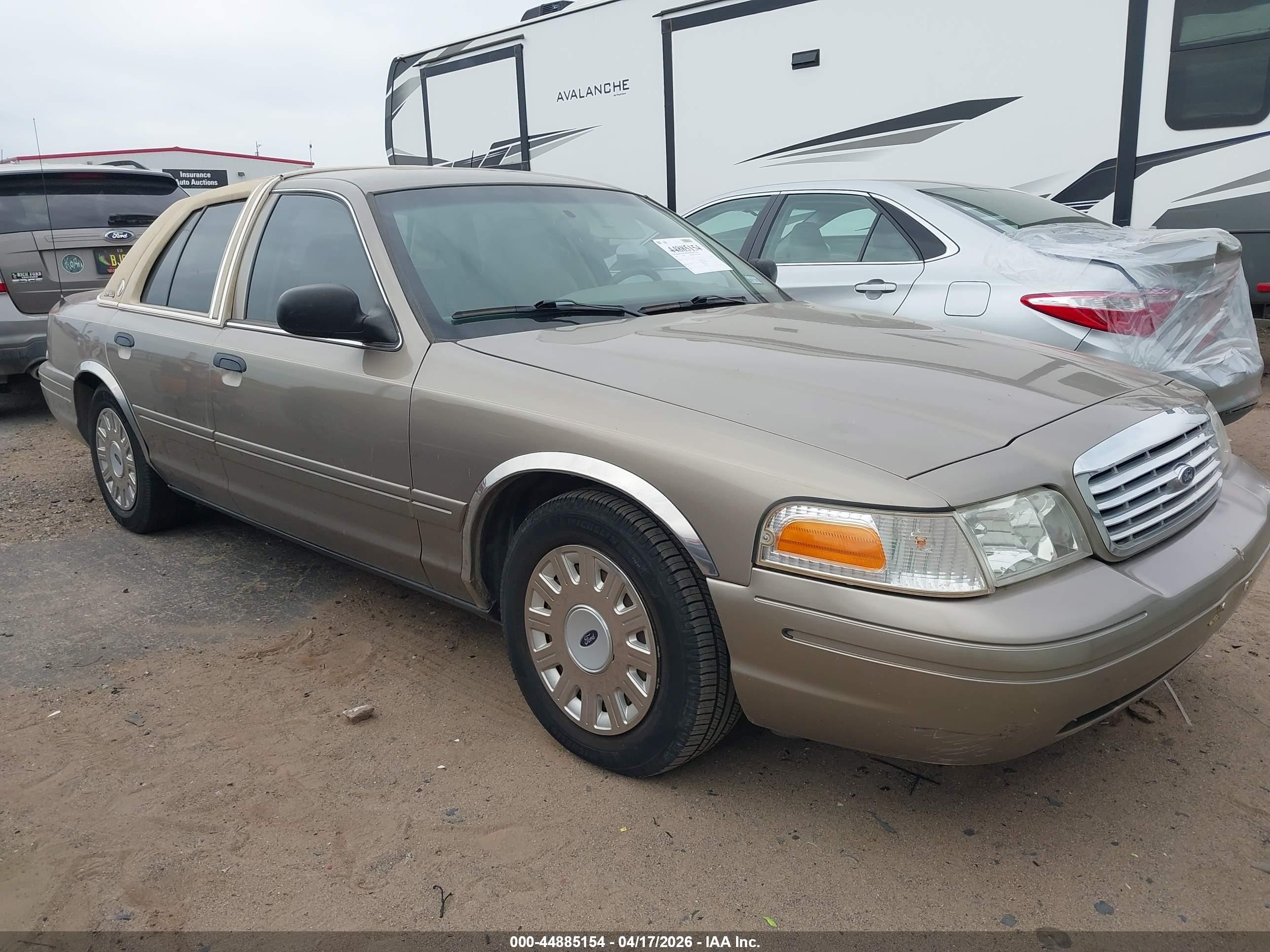 2005 Ford Crown Victoria Standard, VIN 2FAFP73W55X105534 — Normal wear