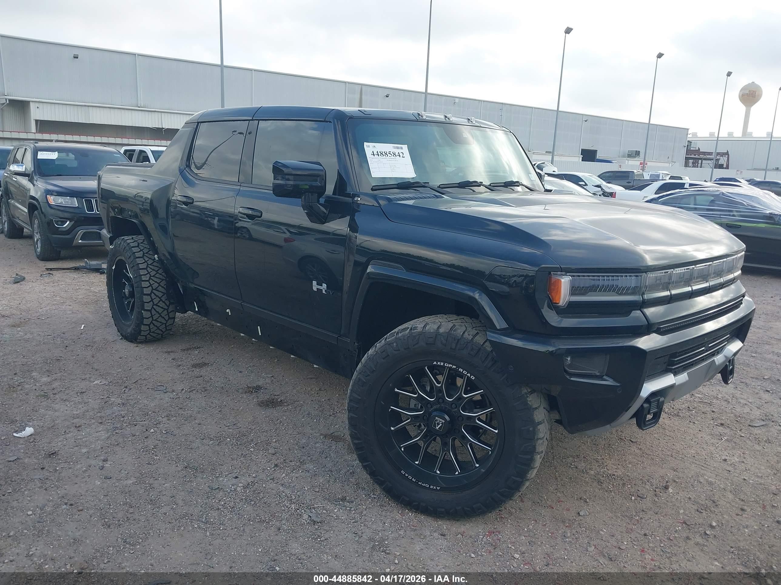 2025 GMC HUMMER EV Pickup 2X, VIN 1GT10BDD3SU108220 — Side