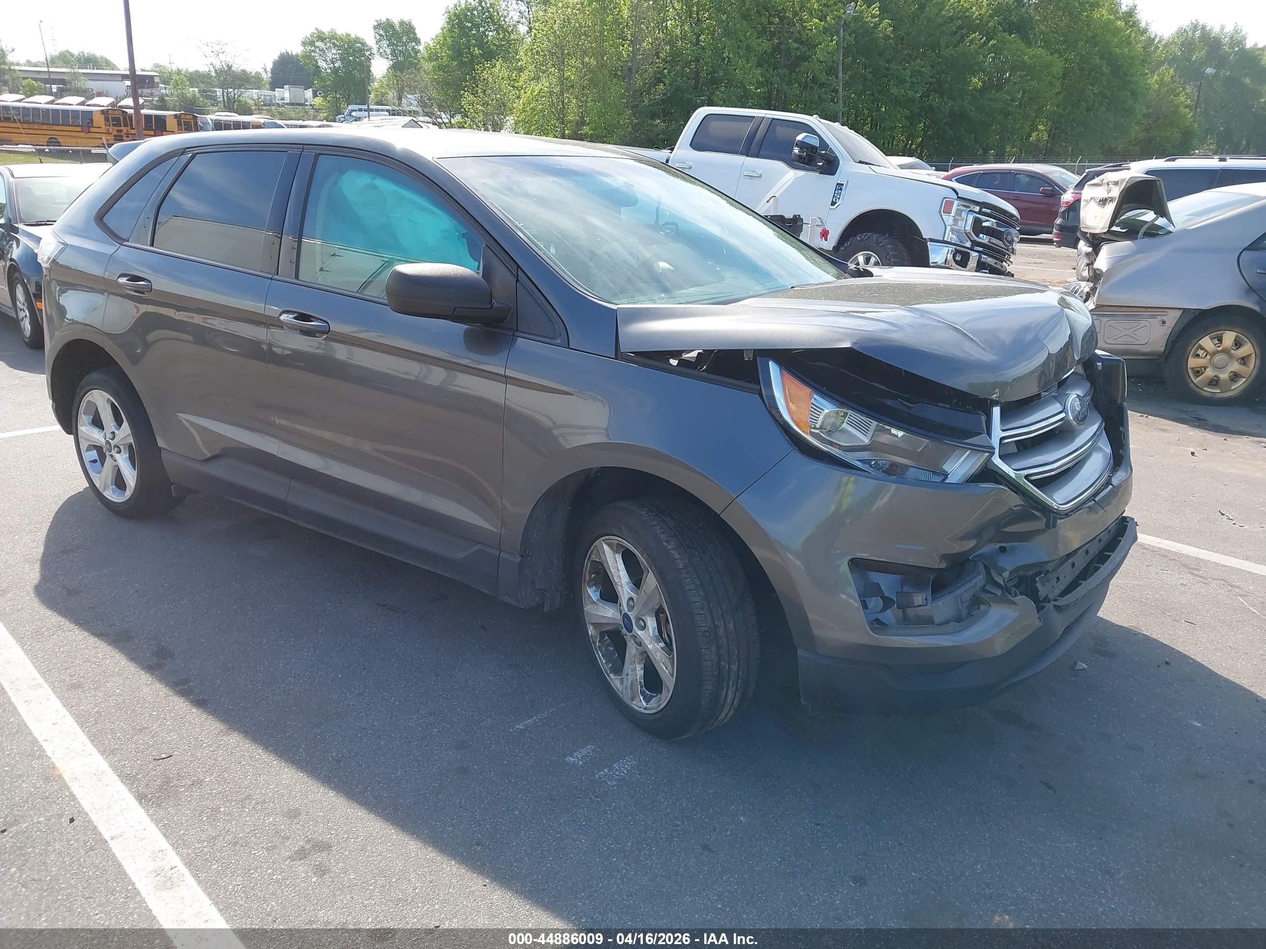 2017 Ford Edge SE, VIN 2FMPK4G96HBB30360 — Front end
