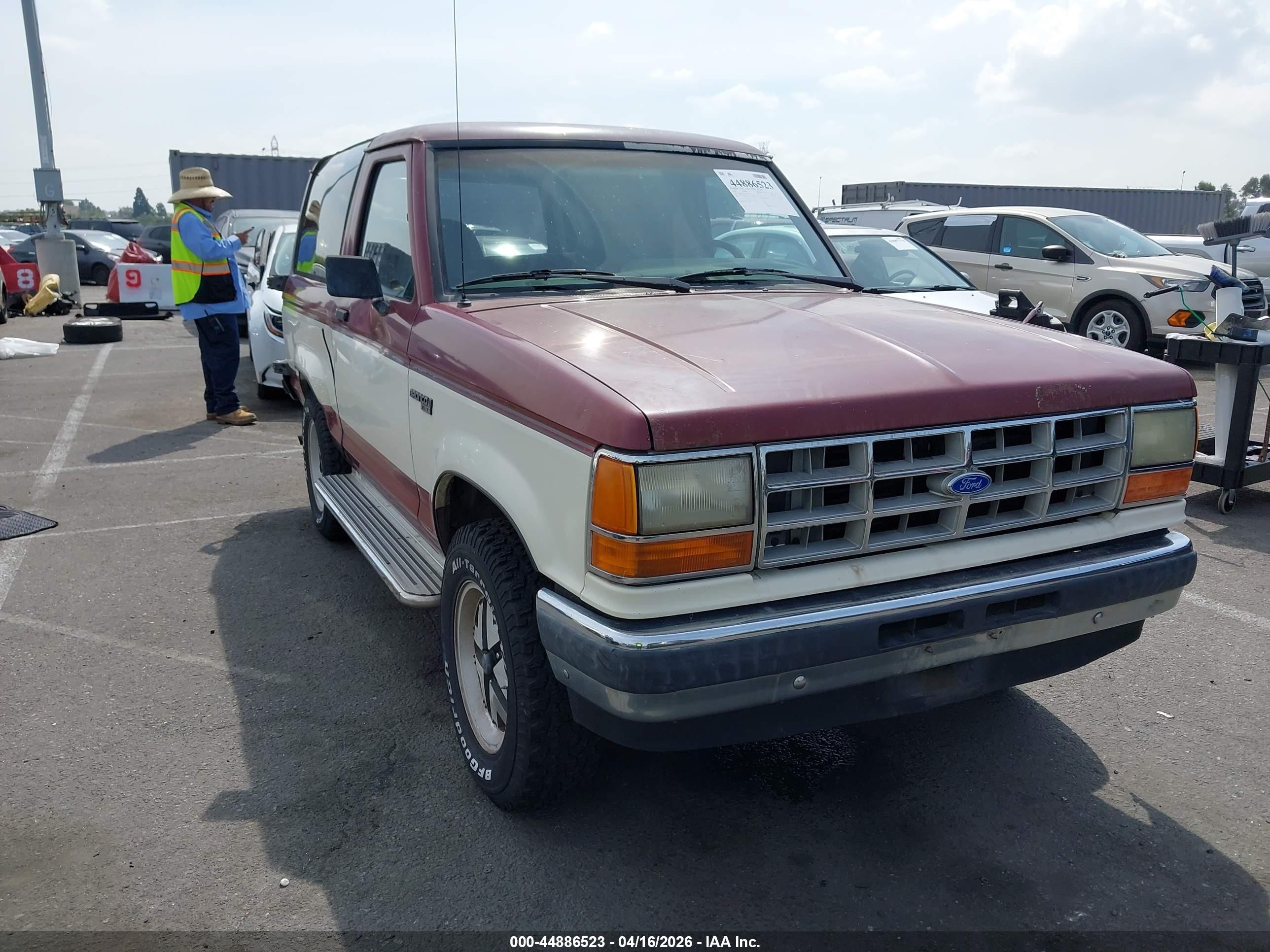 1989 Ford Bronco, VIN 1FMCU12T9KUC66283 — Normal wear