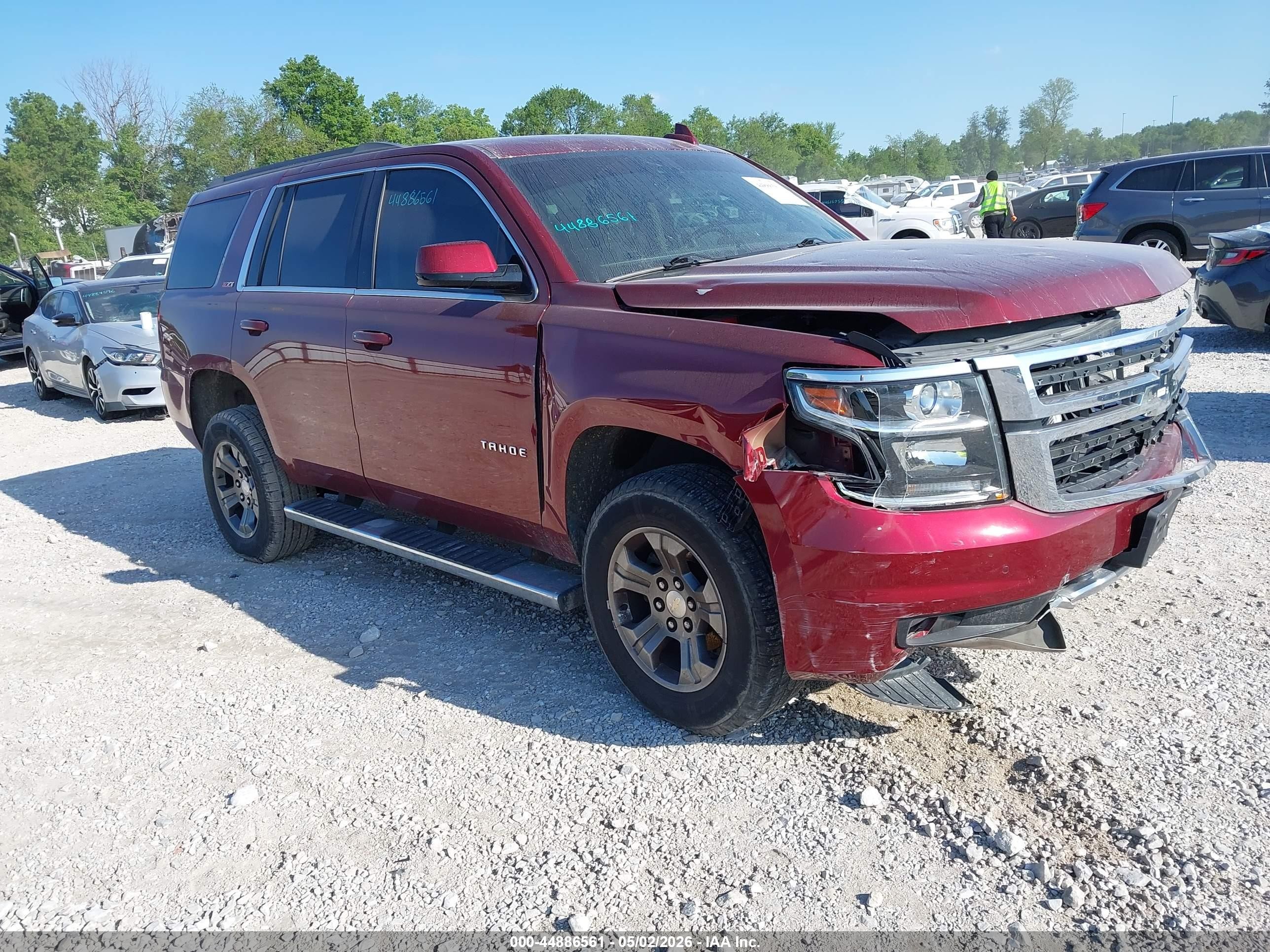 2016 Chevrolet Tahoe LT, VIN 1GNSKBKC5GR310051 — Перед
