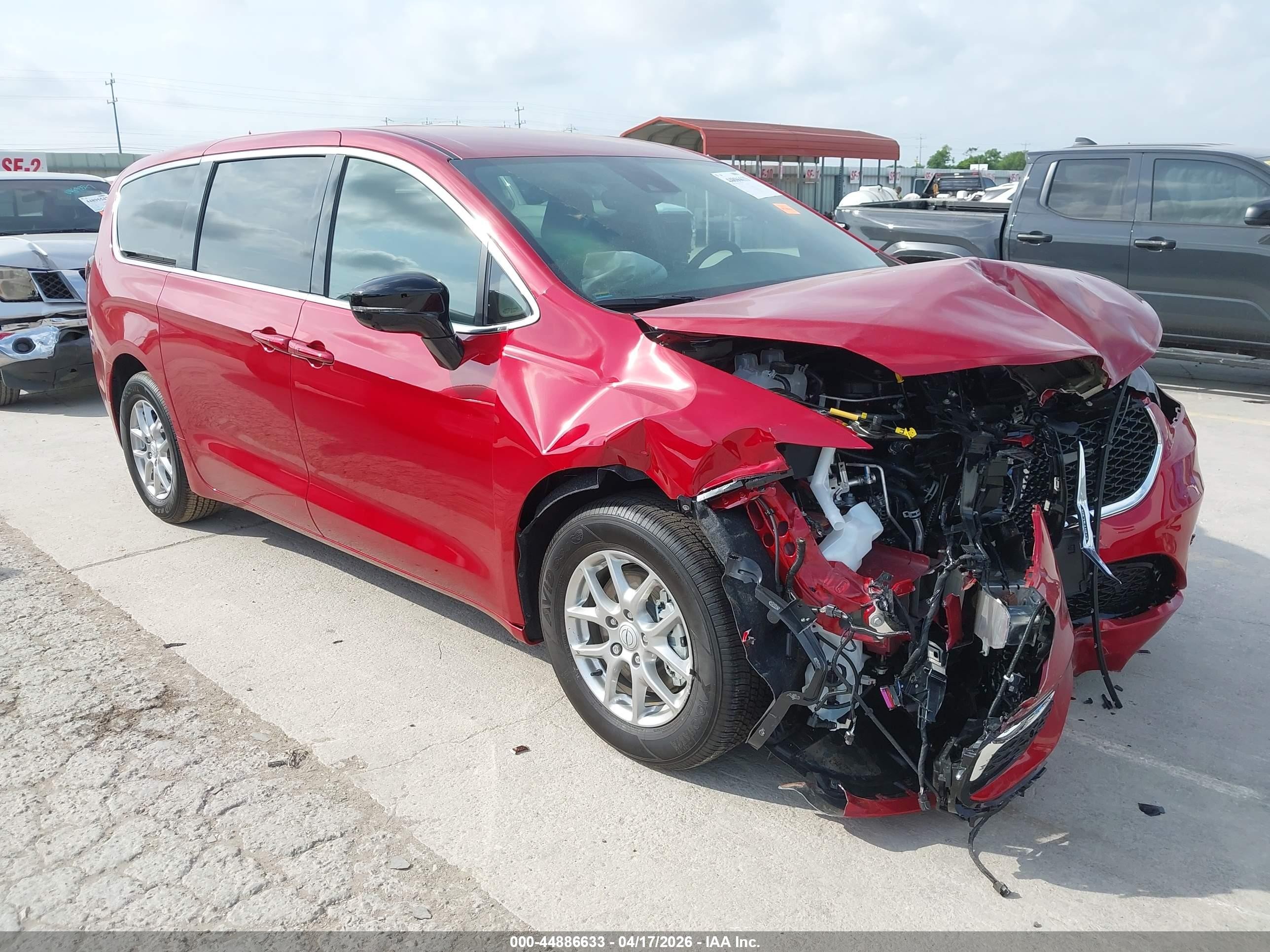 2026 Chrysler Pacifica Select, VIN 2C4RC1BG6TR251257 — Перед