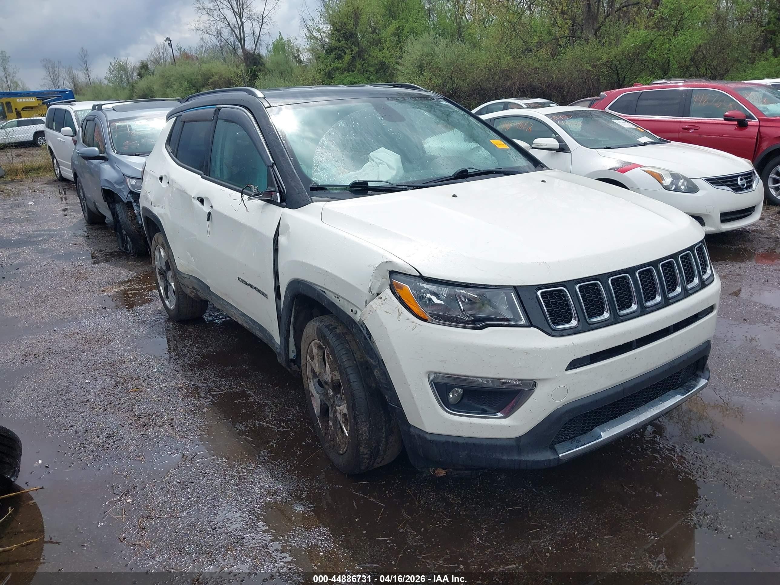 2018 Jeep Compass Limited, VIN 3C4NJDCB2JT365906 — Side