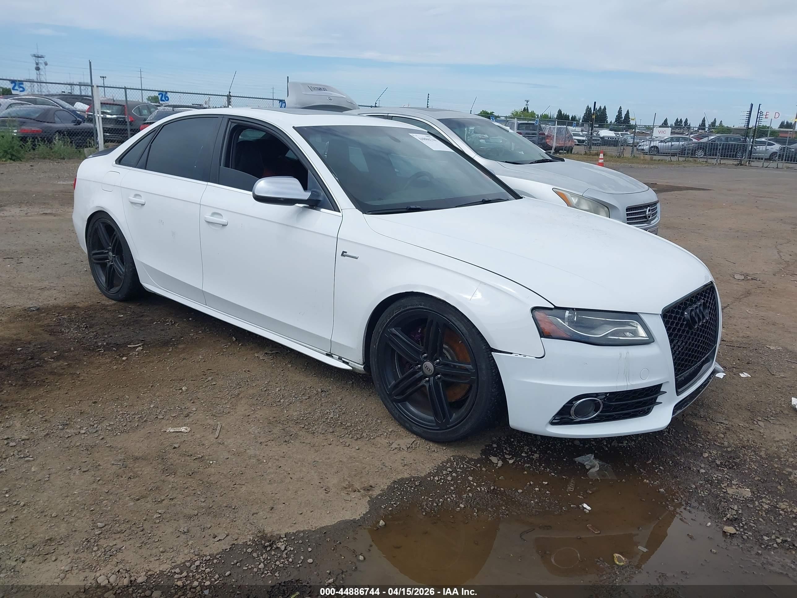 2011 Audi S4 Premium Plus, VIN WAUBGAFL1BA093553 — Перед