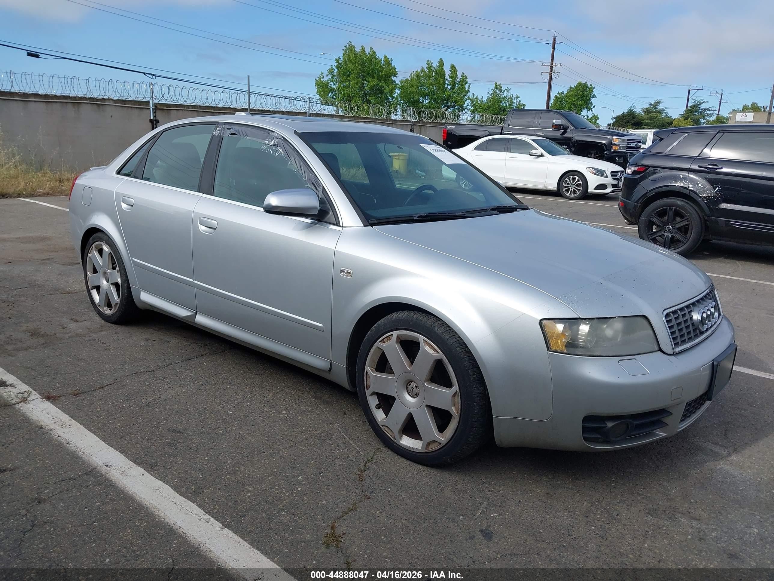 2004 Audi S4, VIN WAUPL68EX4A283836 — Перед