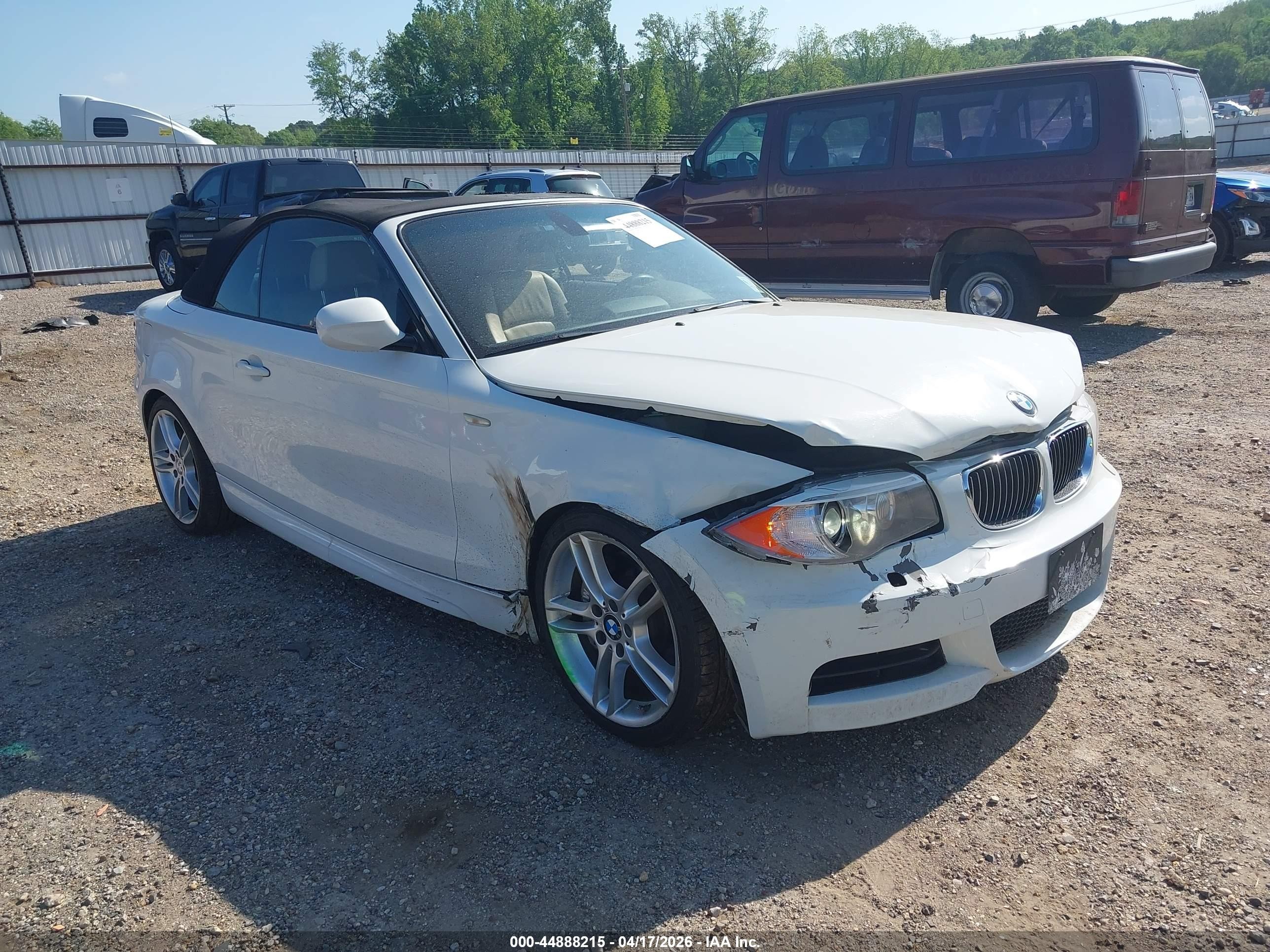 2013 BMW 1 Series 135i, VIN WBAUN7C5XDVM28196 — Front end
