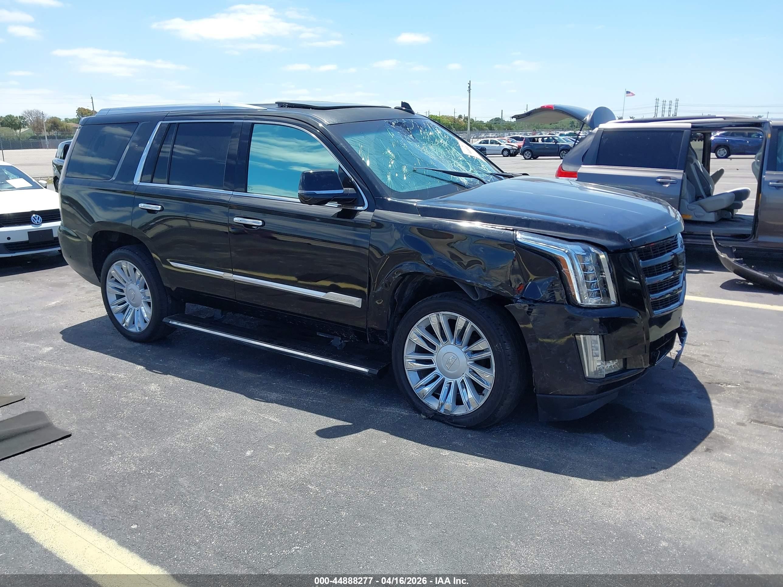 2018 Cadillac Escalade Platinum, VIN 1GYS4DKJ7JR253978 — Rollover