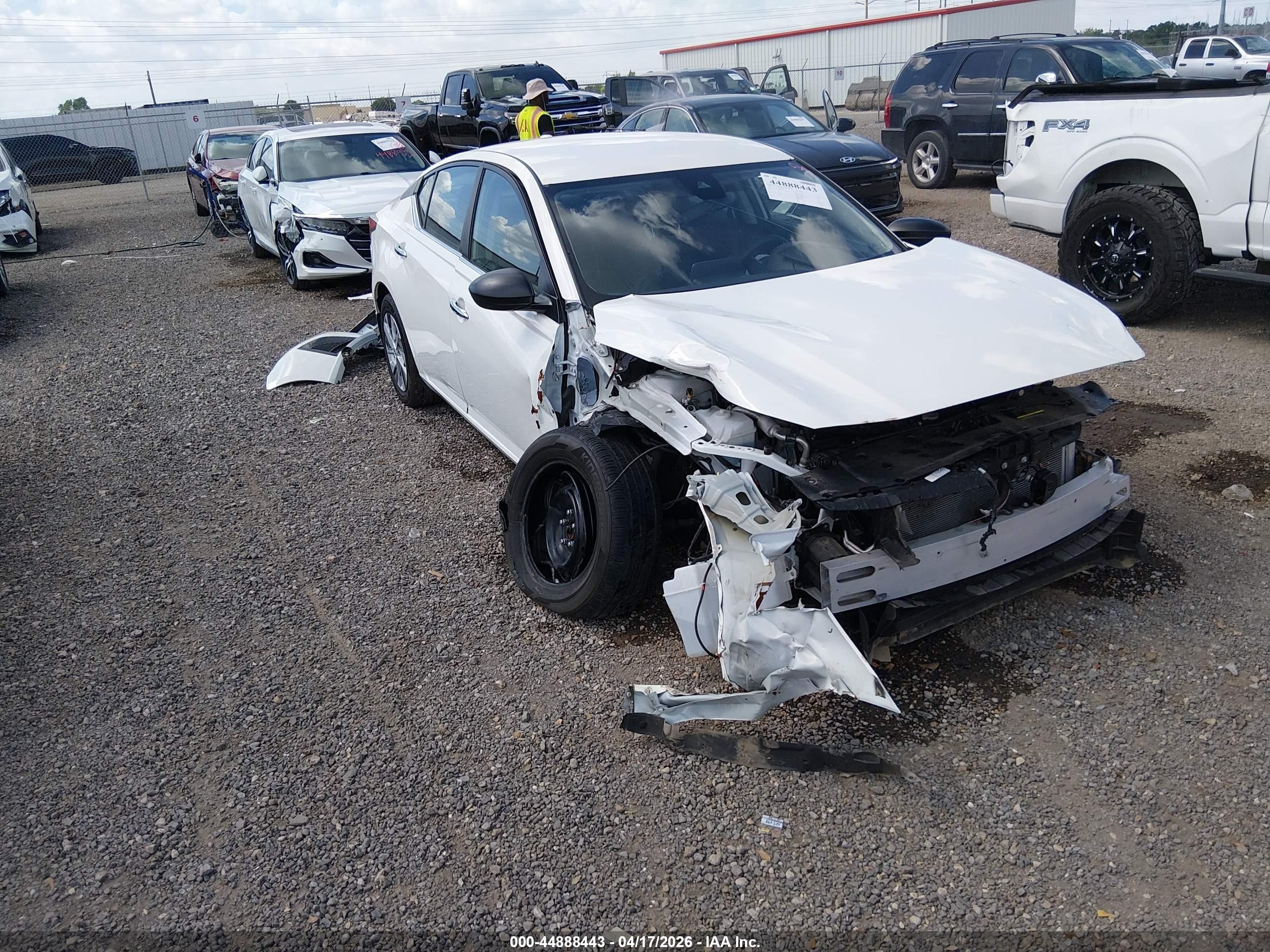2025 Nissan Altima S, VIN 1N4BL4BV1SN305552 — Front end