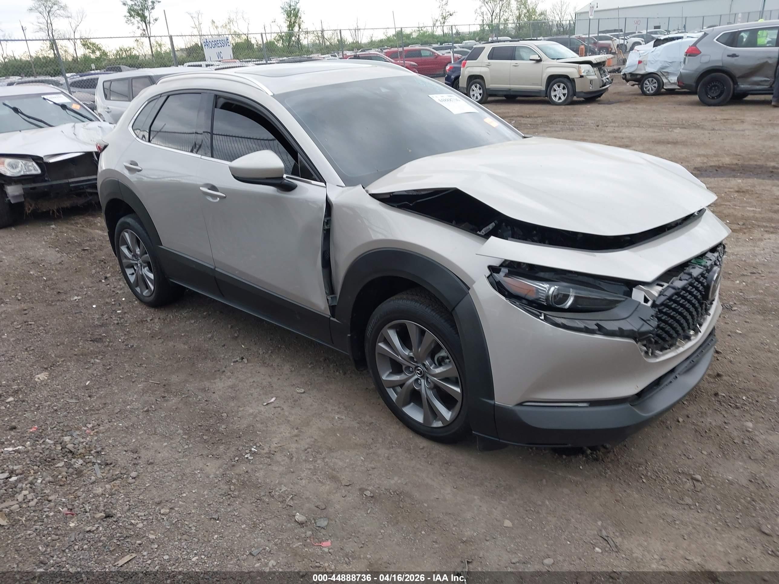 2023 Mazda CX-30 S Premium, VIN 3MVDMBDM0PM515262 — Front end