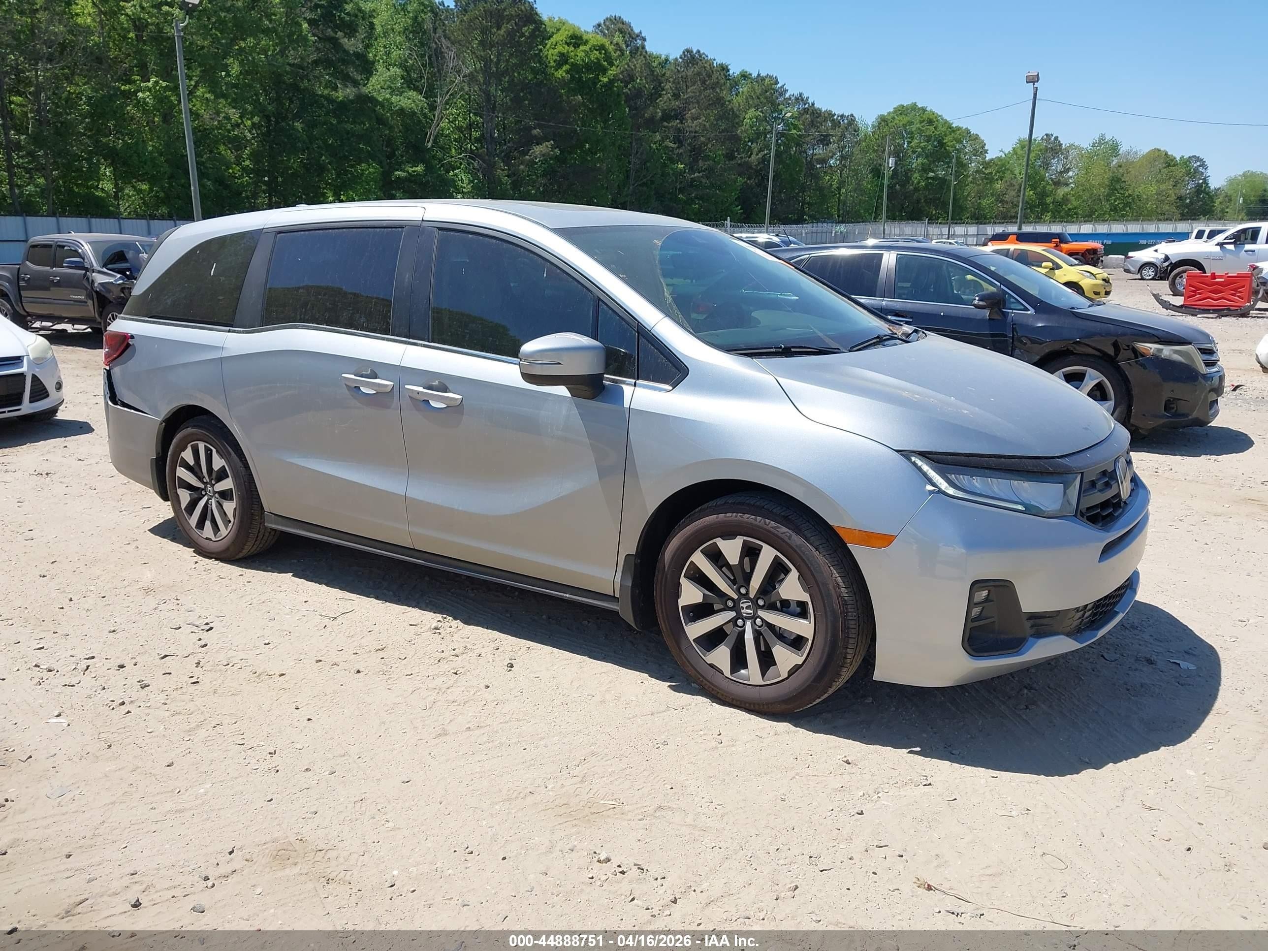 2026 Honda Odyssey EX-L, VIN 5FNRL6H69TB027438 — Rear end