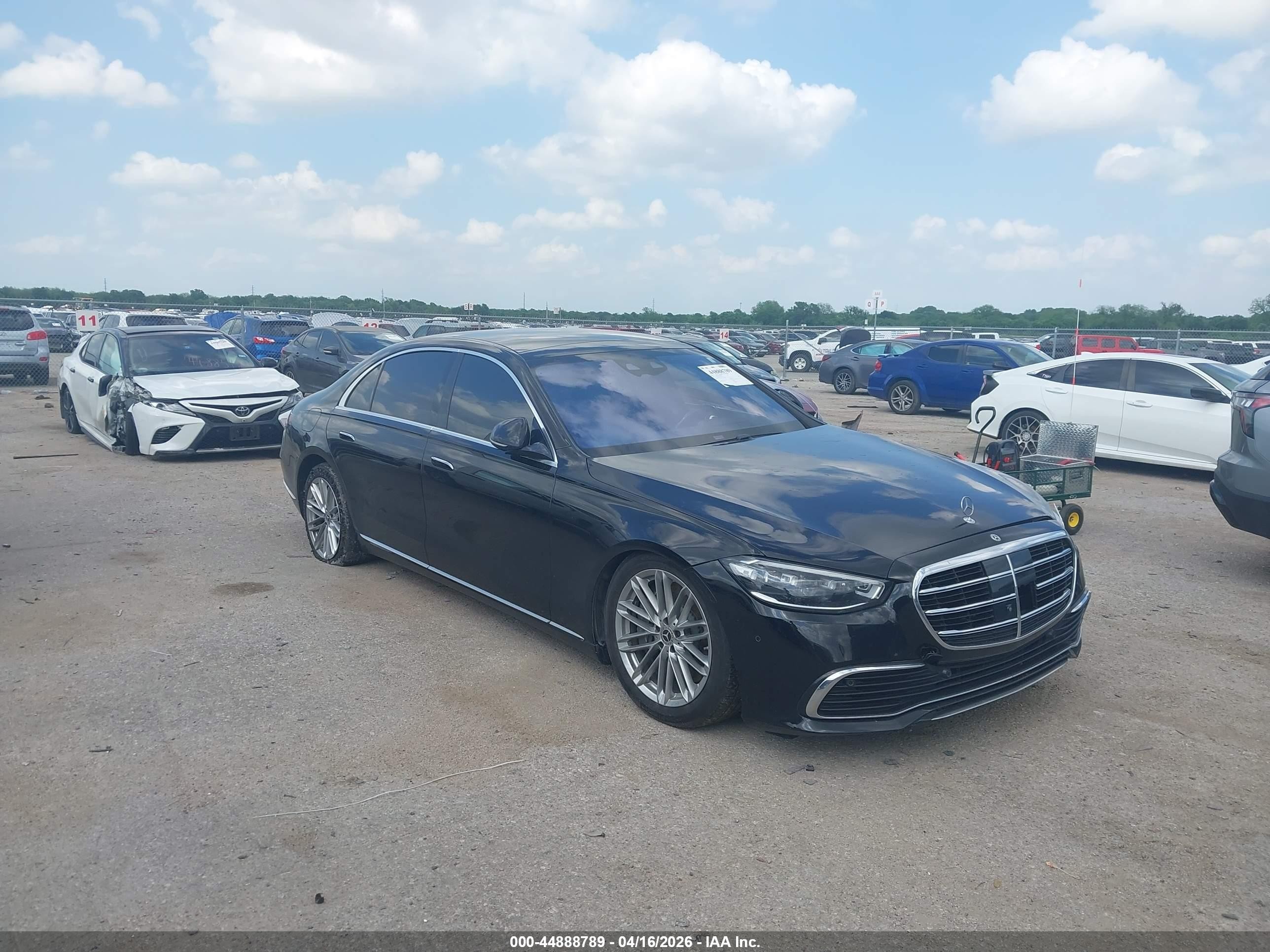 2021 Mercedes-Benz S 580, VIN W1K6G7GB5MA048315 — Front end
