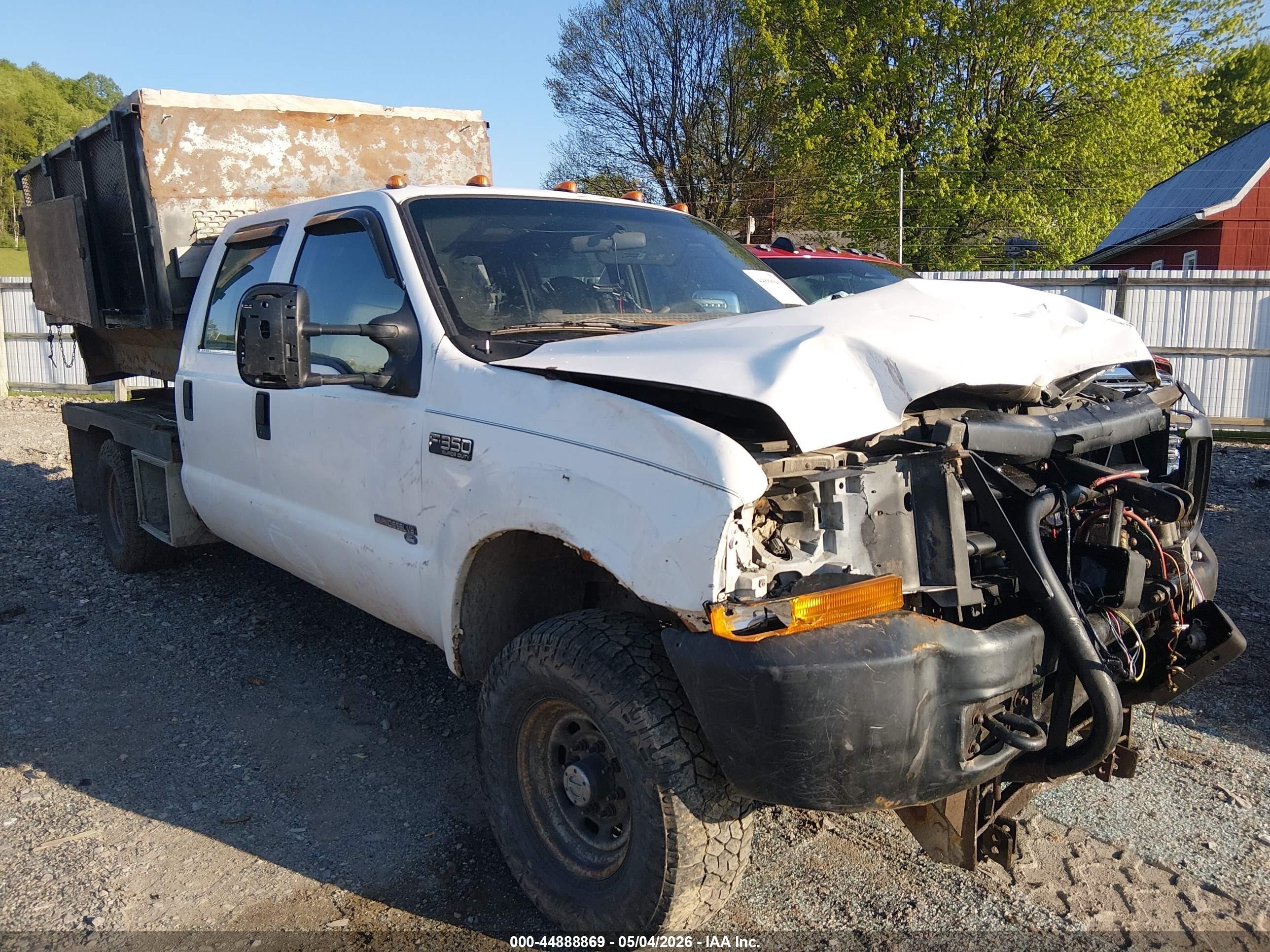 2000 Ford F-350 XL, VIN 1FTSW31F7YEC61815 — Front end
