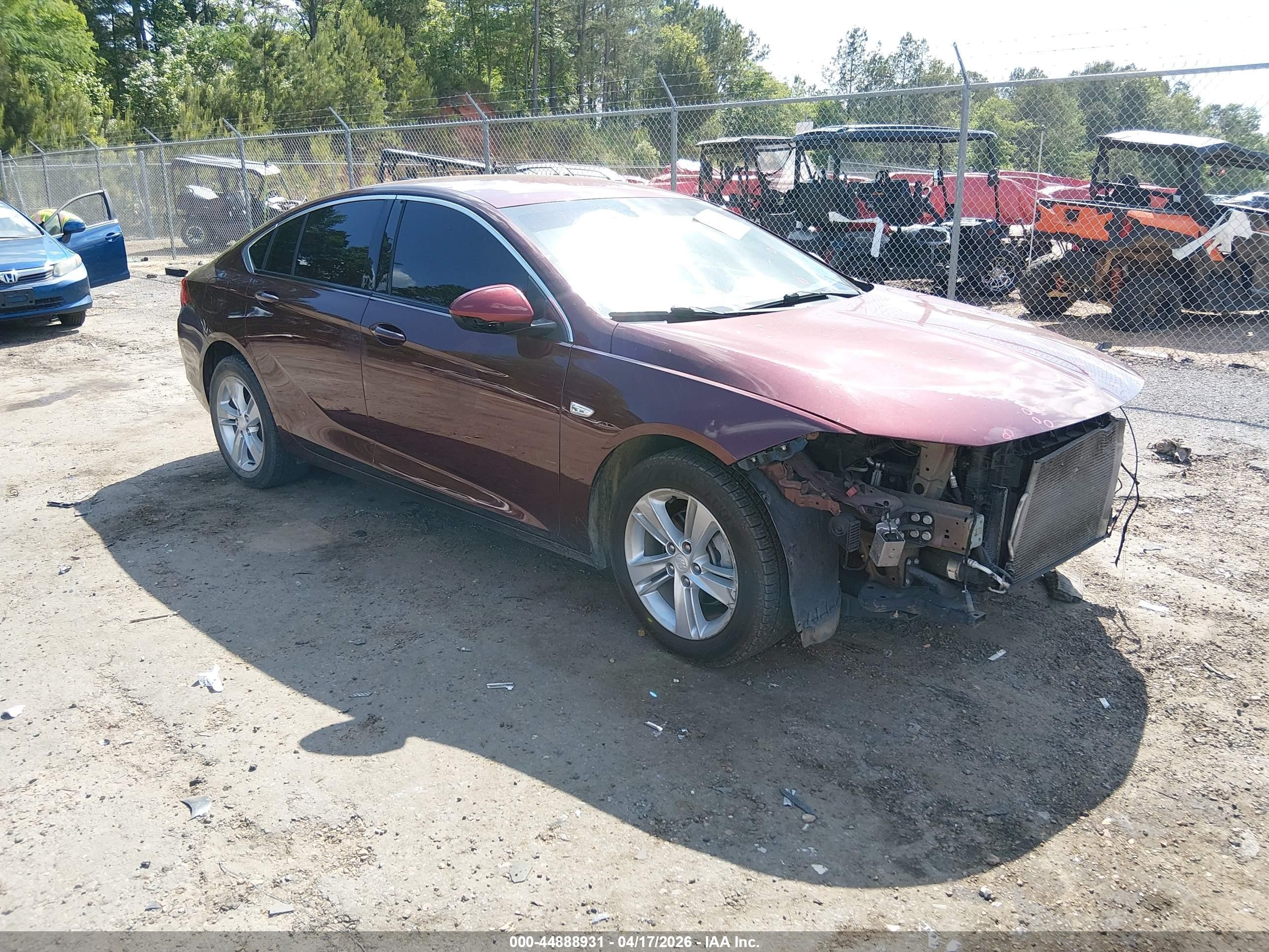 2018 Buick Regal Preferred, VIN W04GL6SX1J1112198 — Front end
