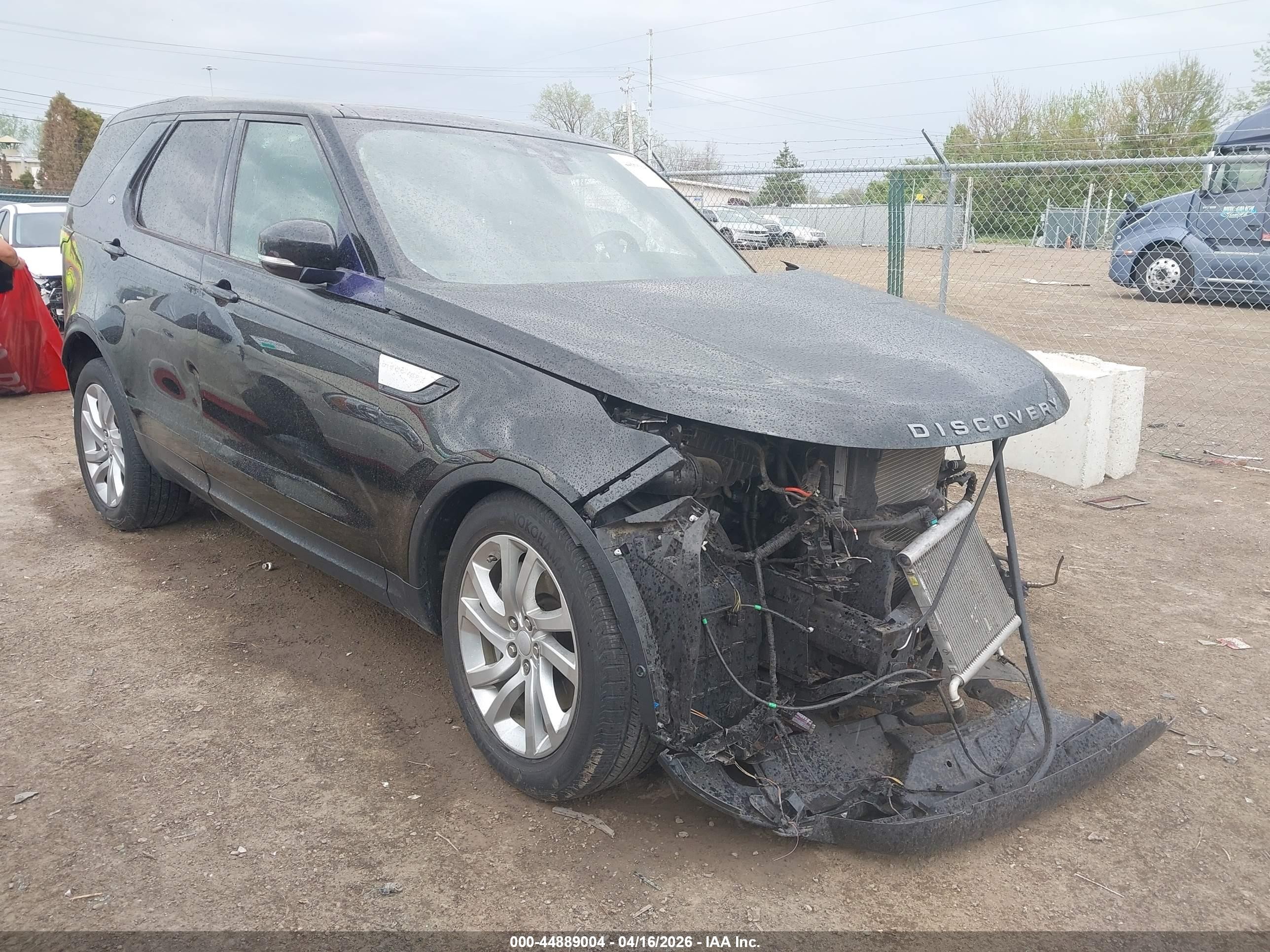 2019 Land Rover Discovery HSE, VIN SALRR2RV6KA082412 — Front end