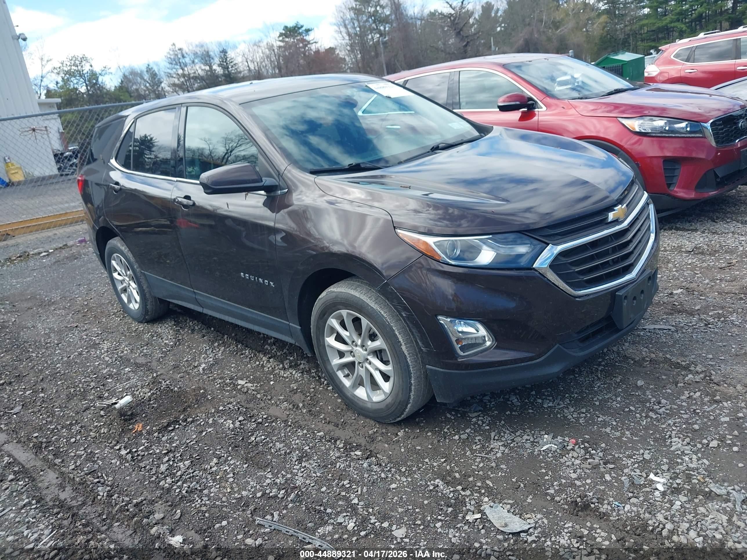 2020 Chevrolet Equinox LT, VIN 2GNAXUEV6L6146322 — Rear end