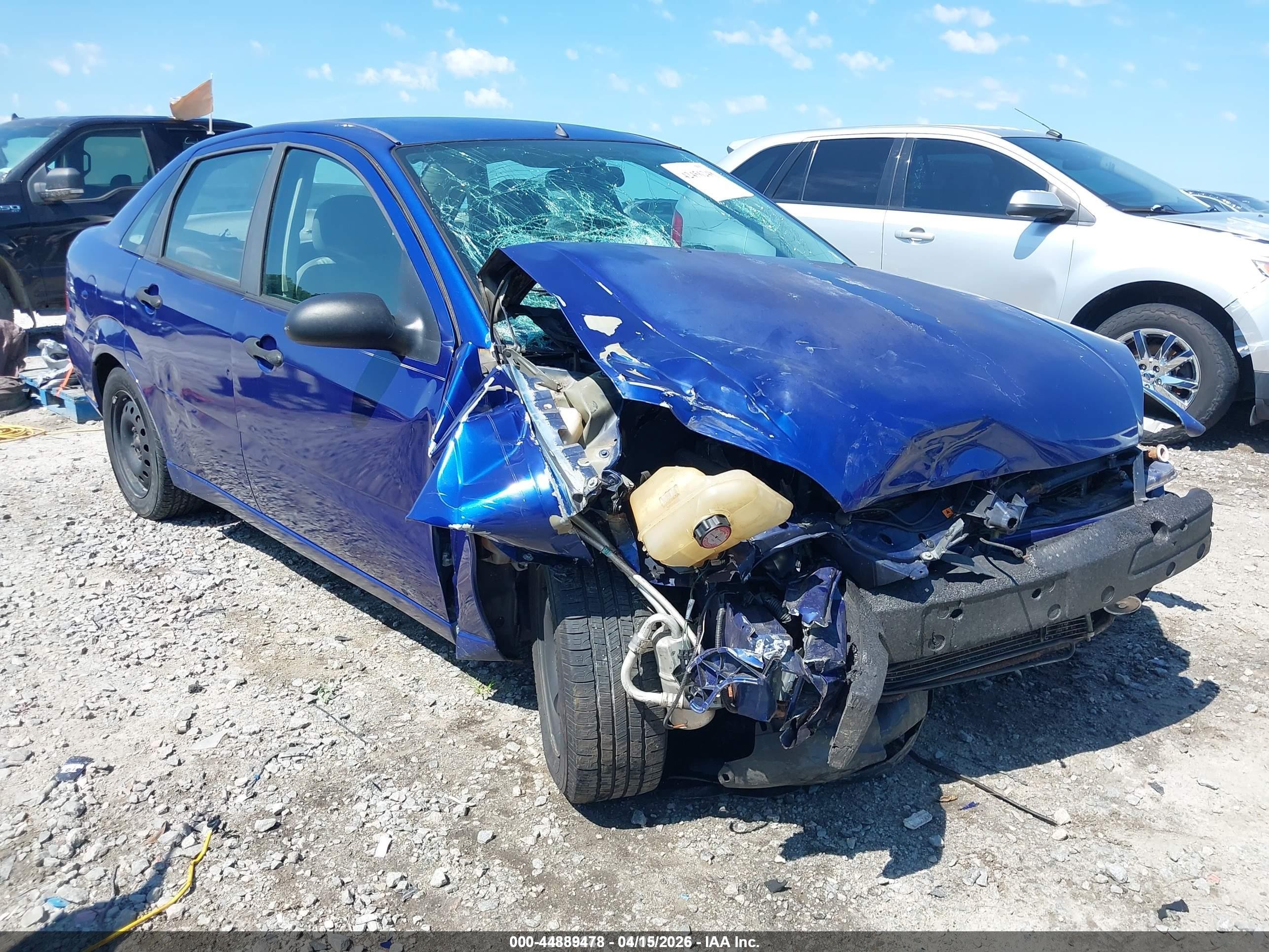 2005 Ford Focus S, VIN 1FAFP34N55W197402 — Front end