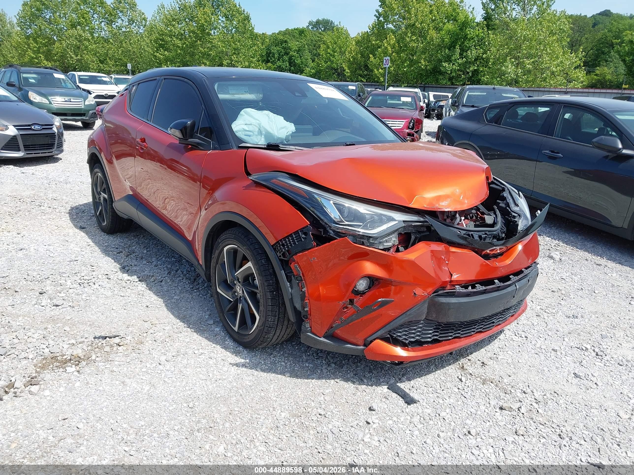 2020 Toyota C-HR XLE, VIN JTNKHMBXXL1080100 — Front end