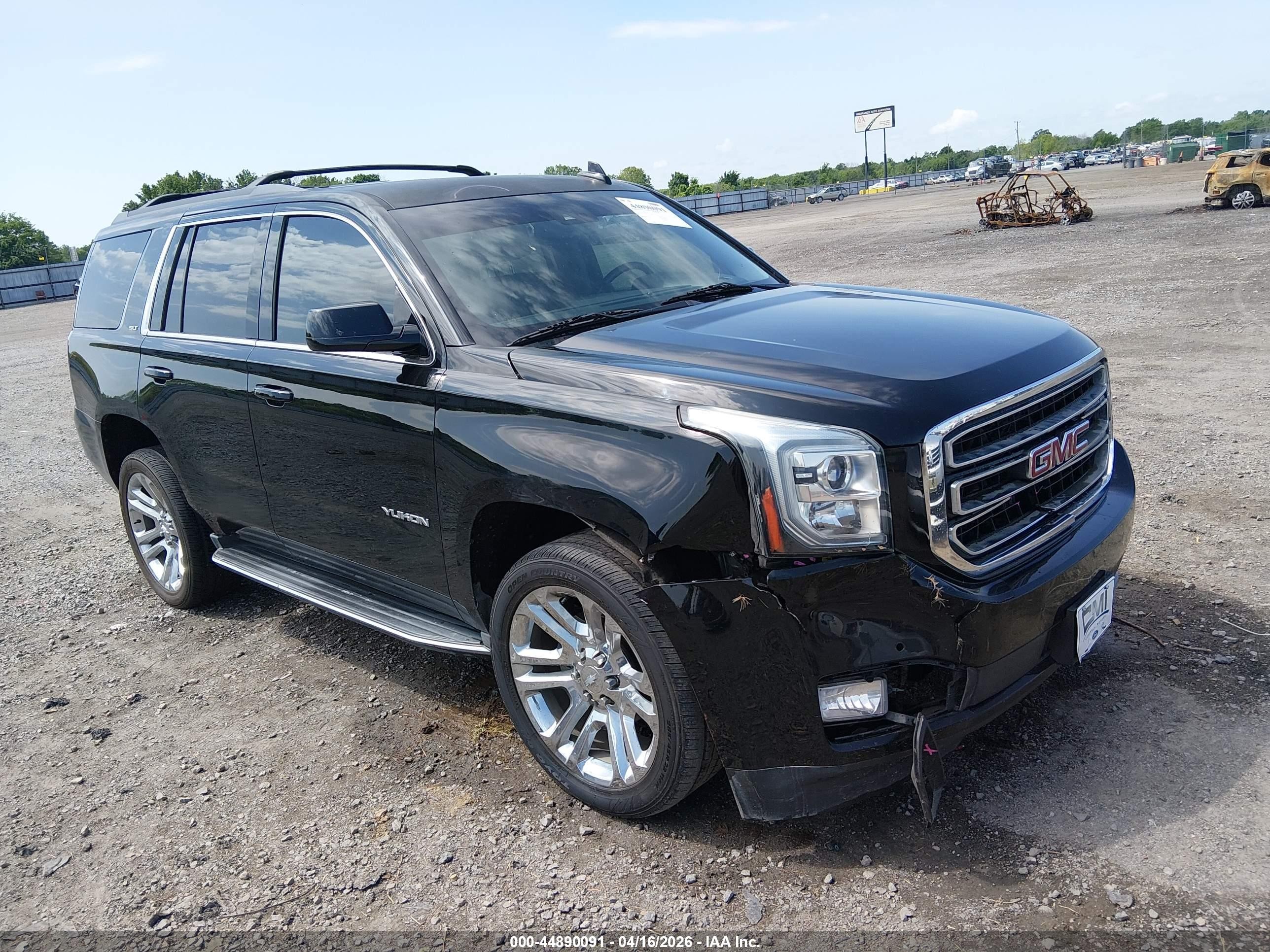 2017 GMC Yukon SLT, VIN 1GKS2BKCXHR154183 — Front end