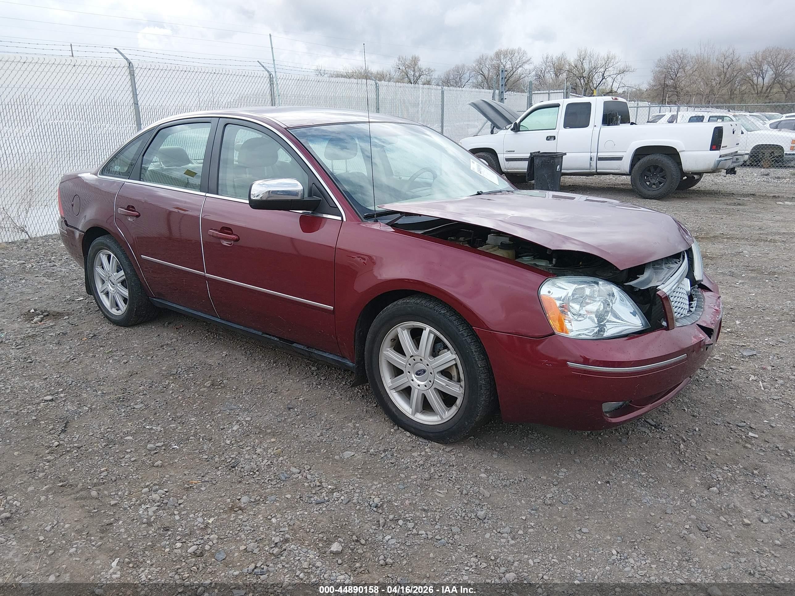 2005 Ford Five Hundred Limited, VIN 1FAFP25175G176101 — Front end