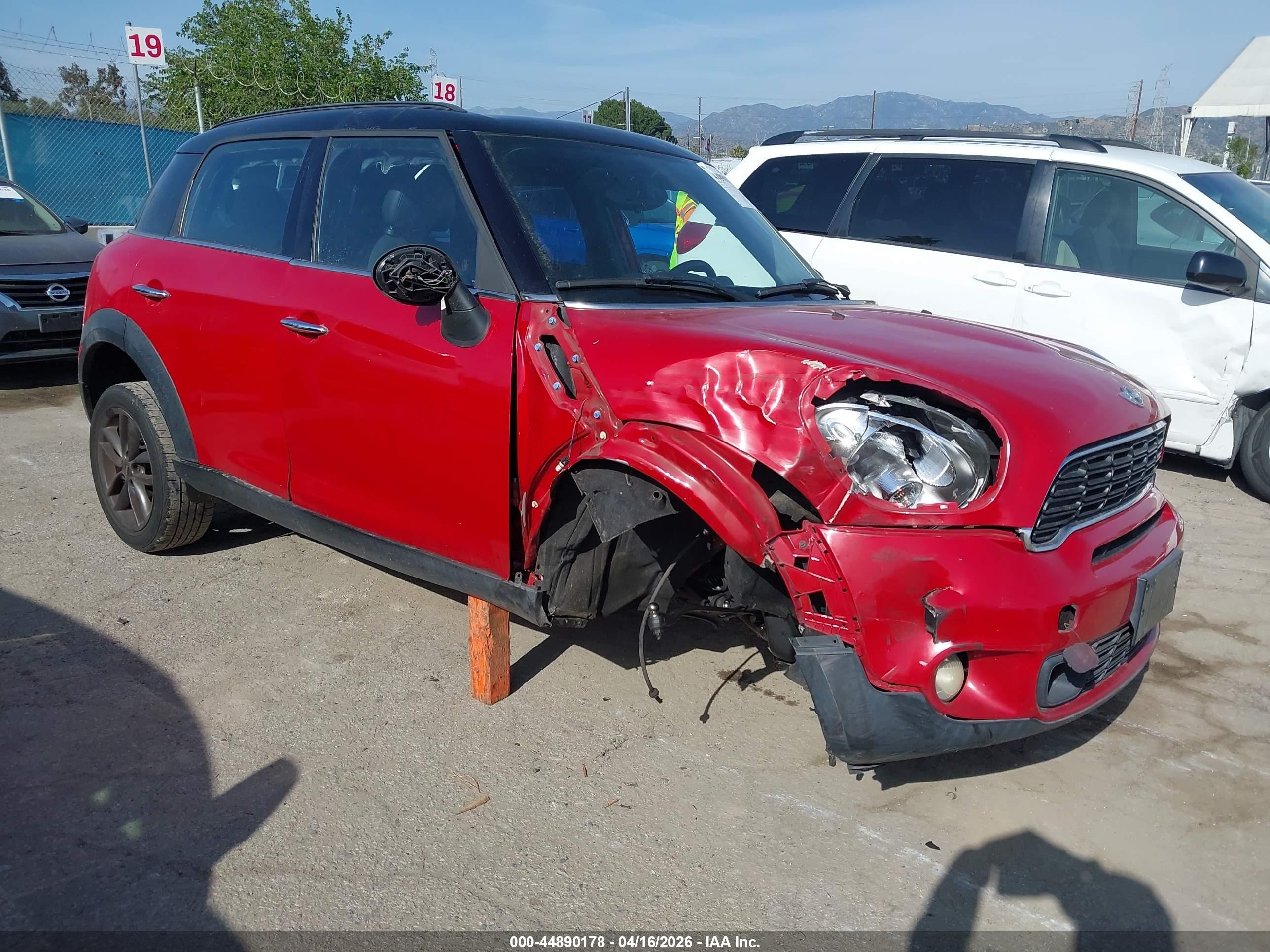 2013 MINI Countryman S, VIN WMWZC3C57DWP22878 — Днище