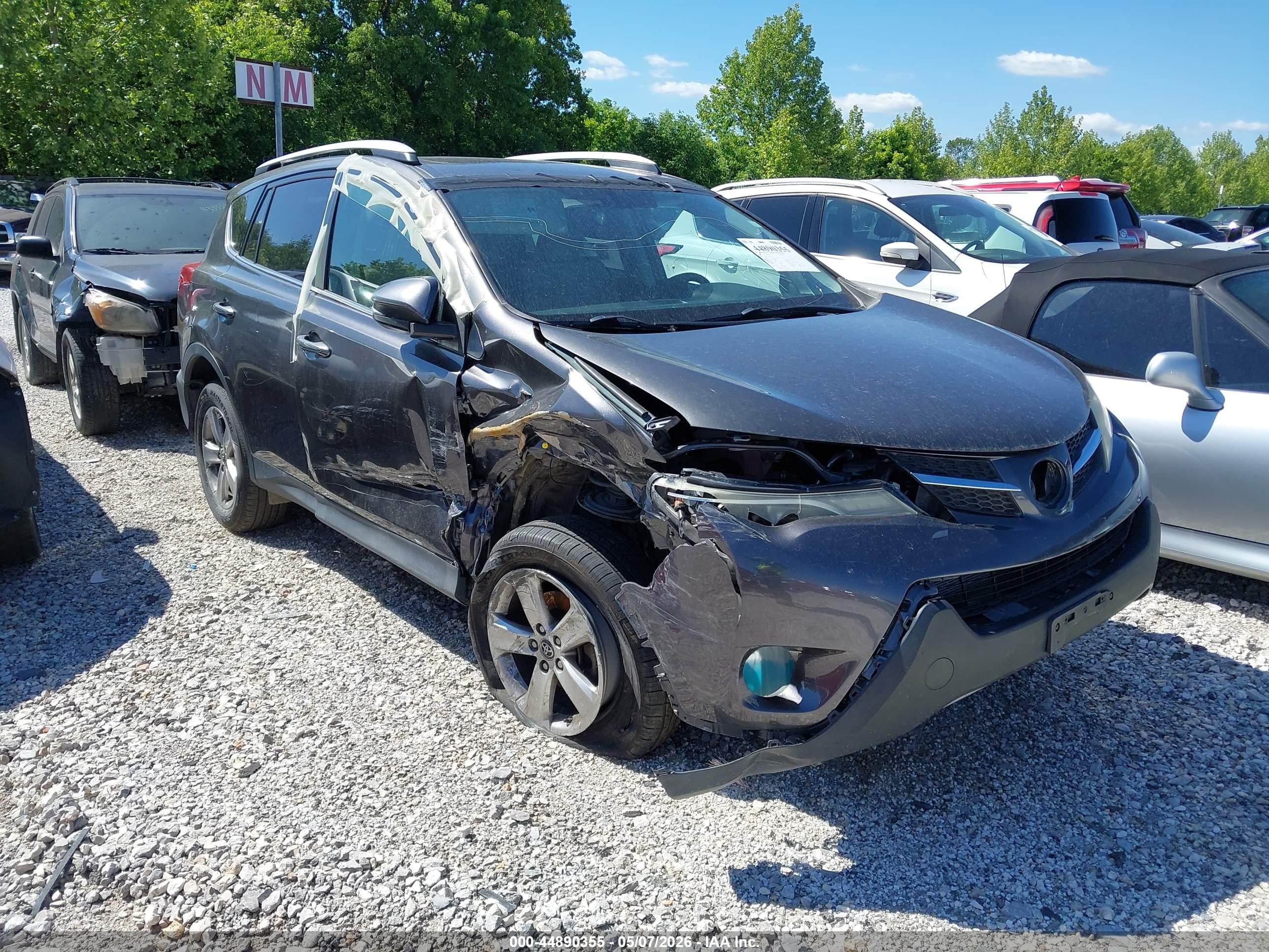 2015 Toyota RAV4 XLE, VIN 2T3RFREV8FW292225 — Front end
