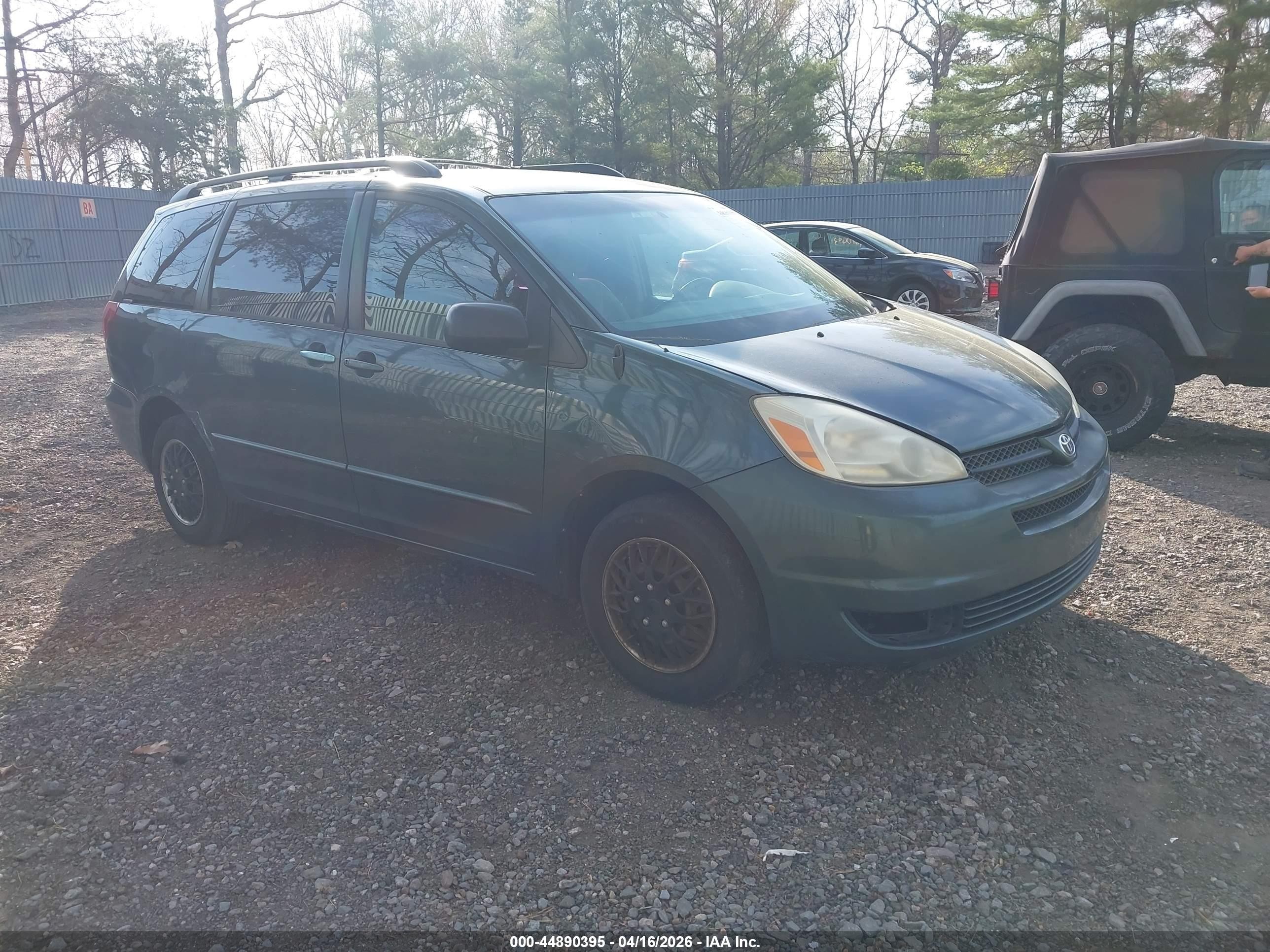 2004 Toyota Sienna LE, VIN 5TDZA23C34S169440 — Normal wear