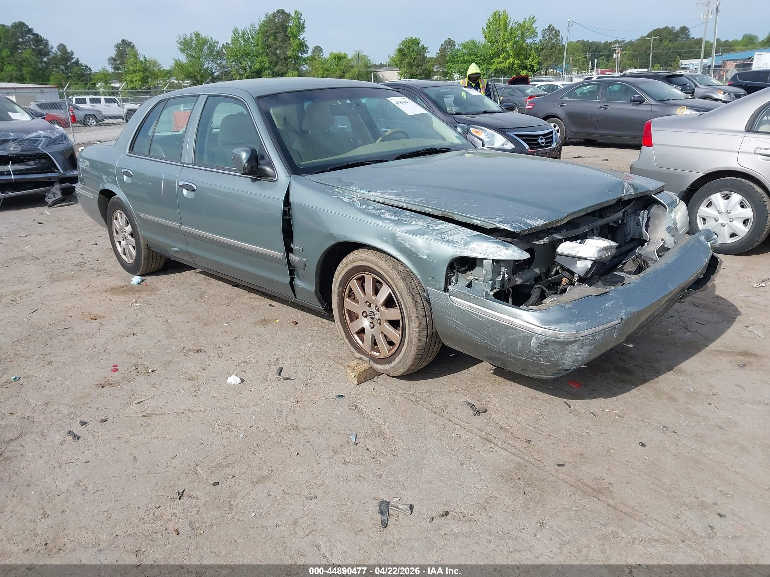 2006 Mercury Grand Marquis LS Premium, VIN 2MEHM75W96X611490 — Перед