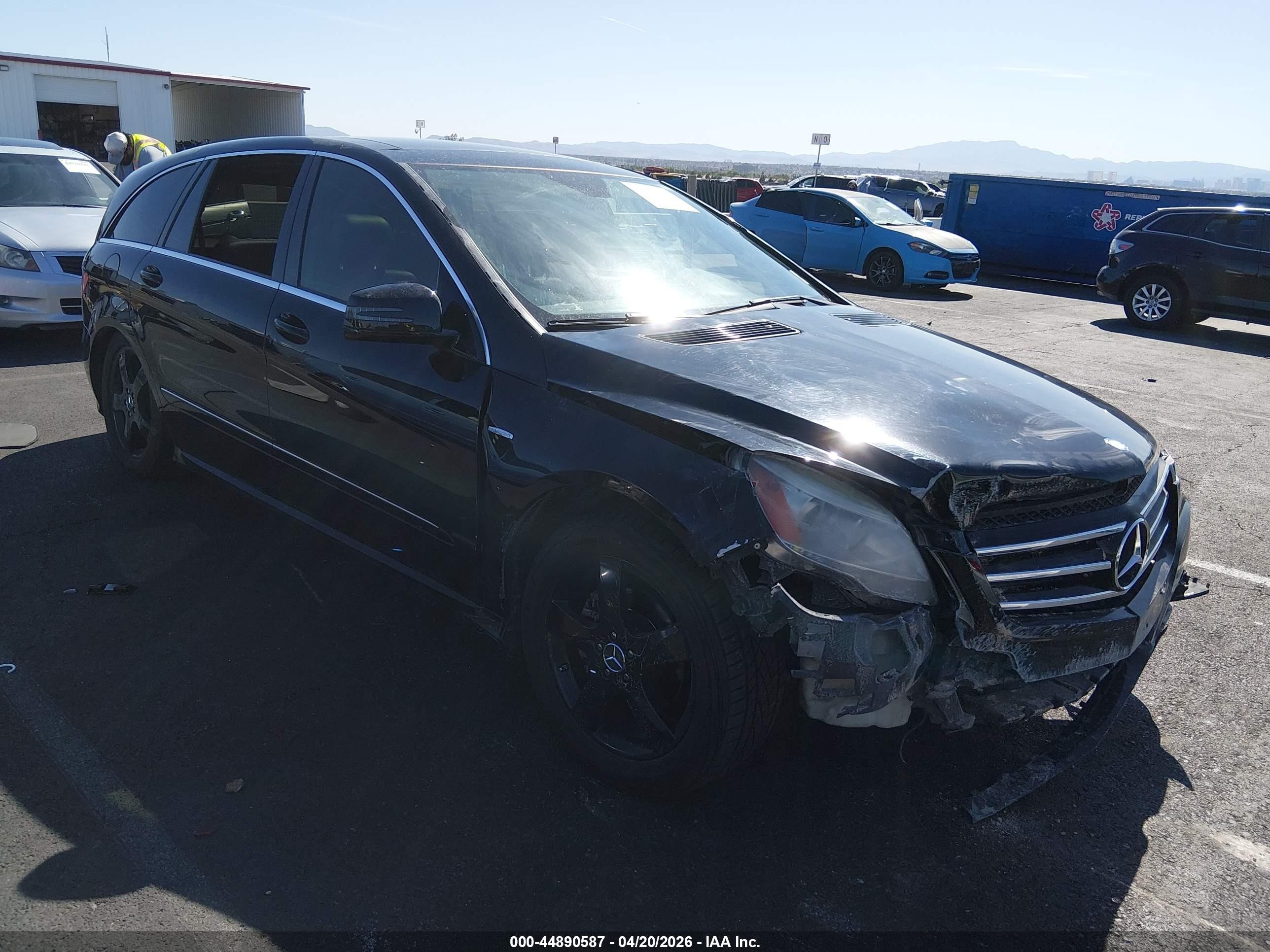 2011 Mercedes-Benz R 350, VIN 4JGCB2FE7BA120344 — Normal wear