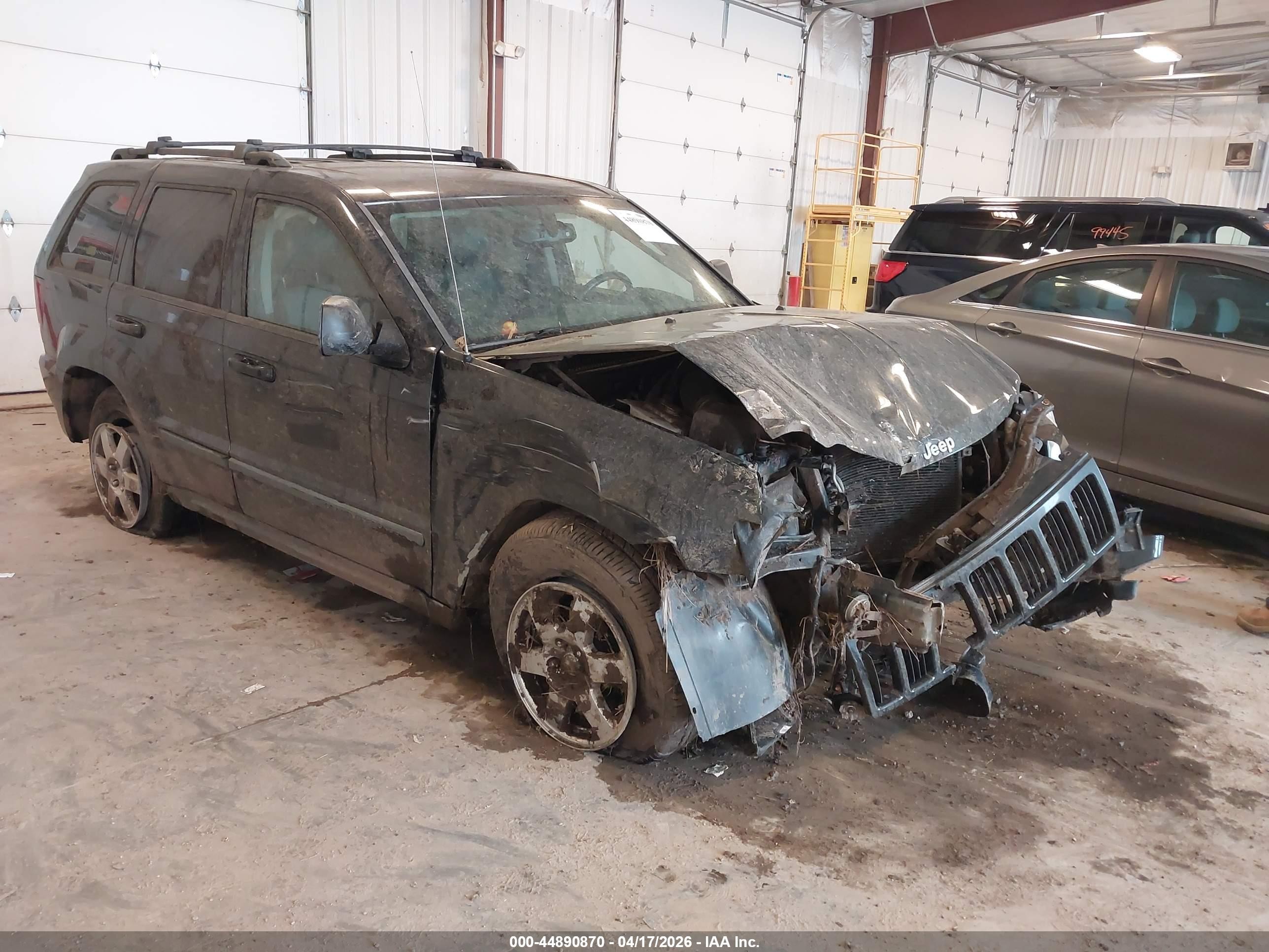 2009 Jeep Grand Cherokee Laredo, VIN 1J8GR48K49C547407 — Front end