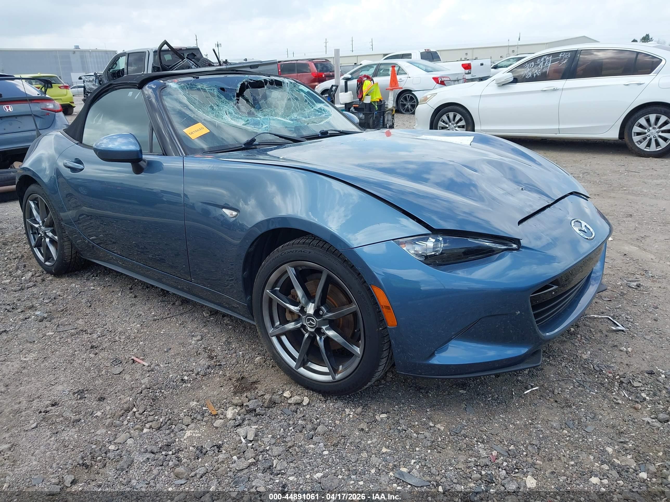 2016 Mazda MX-5 Miata Grand Touring, VIN JM1NDAD71G0111450 — Roof
