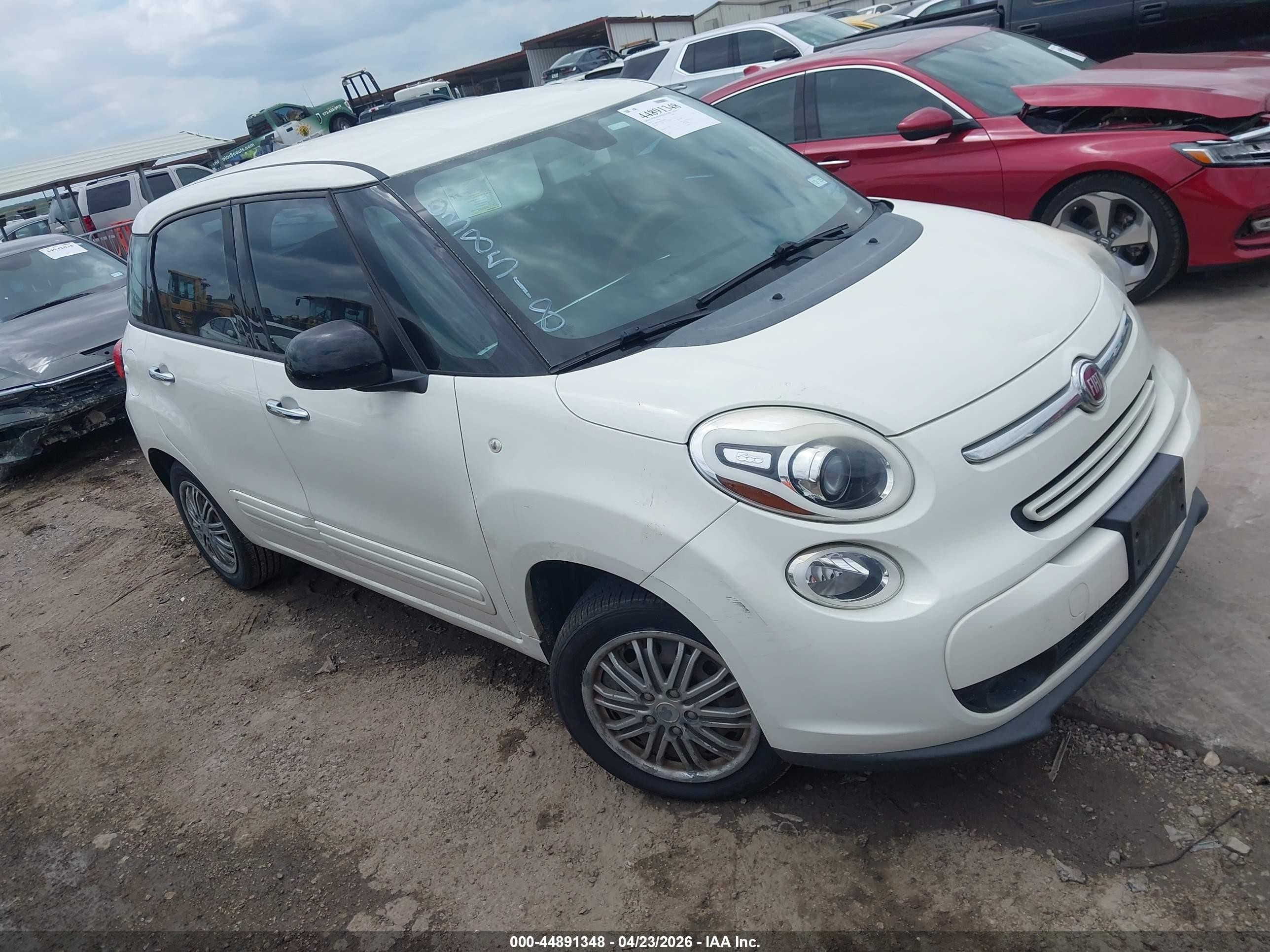 2016 FIAT 500L Pop, VIN ZFBCFAAH9GZ038518 — Side