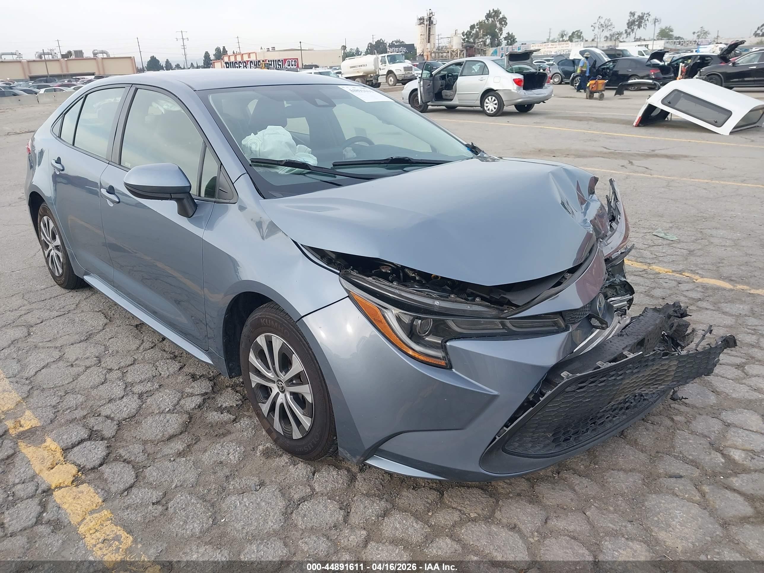 2022 Toyota Corolla Hybrid LE, VIN JTDEAMDEXN3004353 — Front end