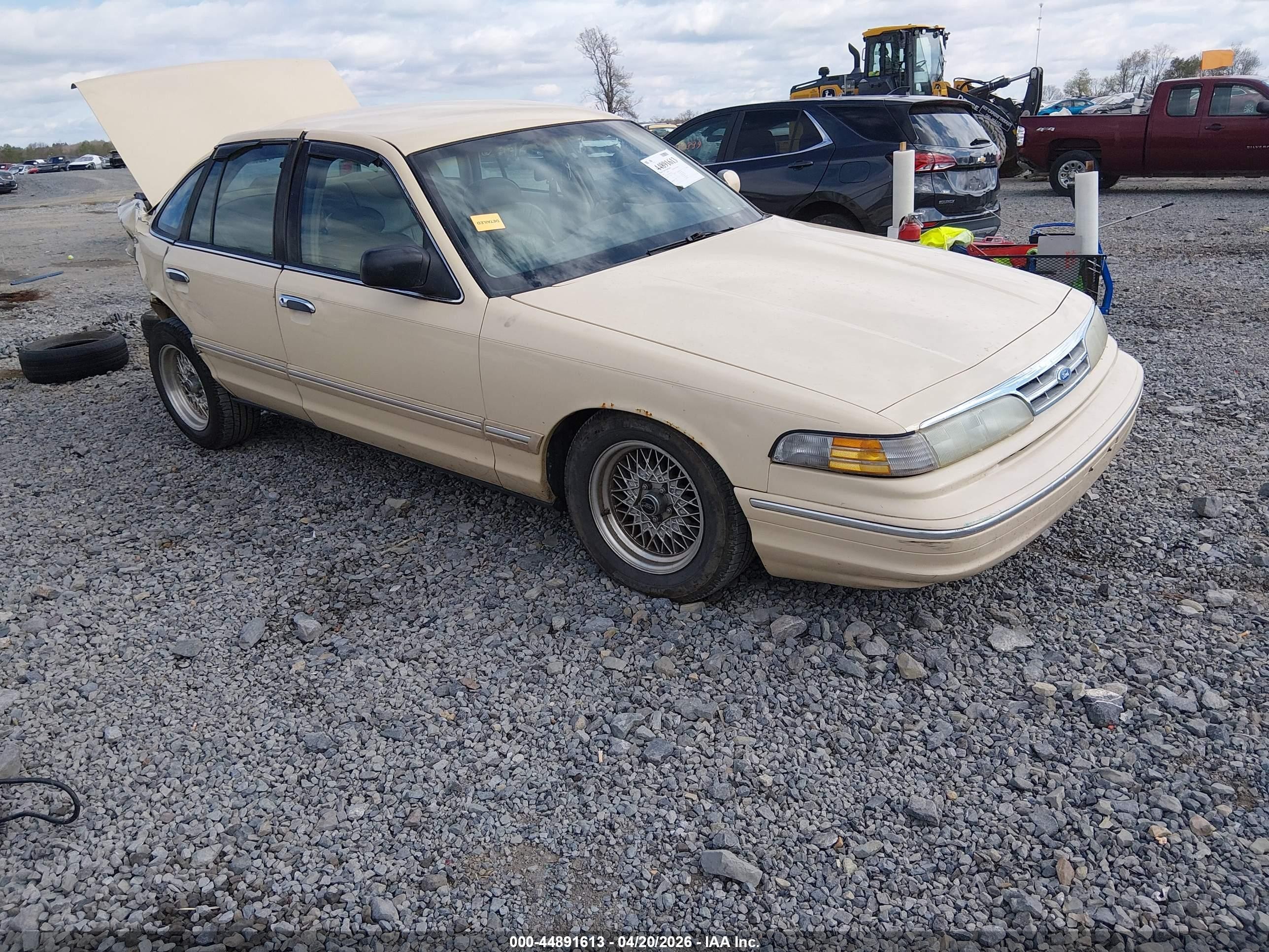 1997 Ford Crown Victoria LX, VIN 2FALP74W5VX204615 — Rear end