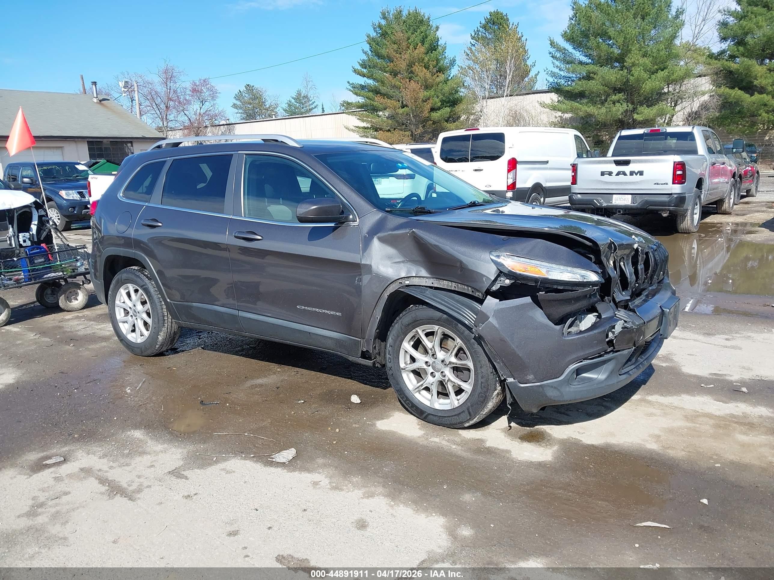 2014 Jeep Cherokee Latitude, VIN 1C4PJMCB0EW137895 — Перед
